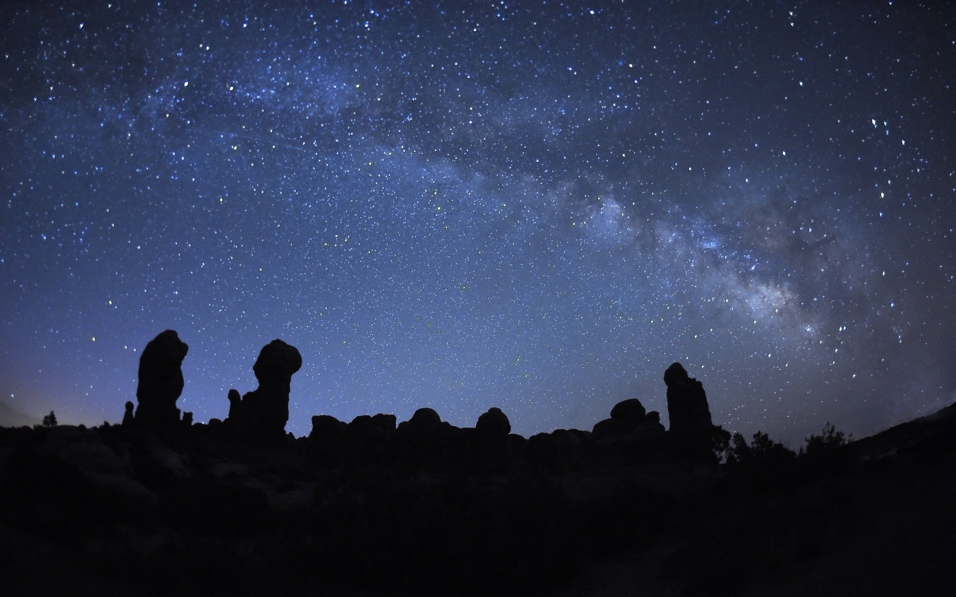 Обои небо, ночь, звезды, млечный путь, национальный парк арки, the sky, night, stars, the milky way, arches national park разрешение 2048x1350 Загрузить