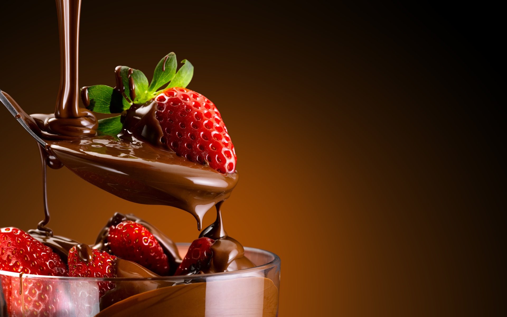 Обои клубника, ягоды, шоколад, сладкое, десерт, ложка, свежая, strawberry, berries, chocolate, sweet, dessert, spoon, fresh разрешение 8031x4008 Загрузить