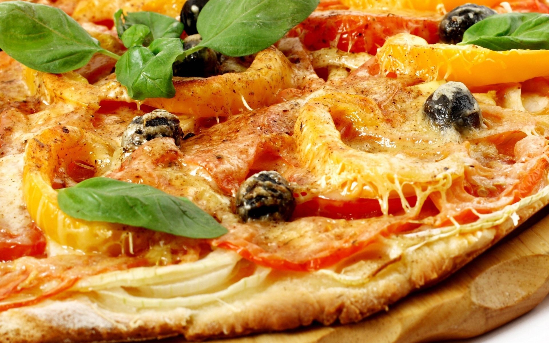 Обои сыр, томаты, пицца, маслины, болгарский перец, cheese, tomatoes, pizza, olives, bell pepper разрешение 1920x1348 Загрузить