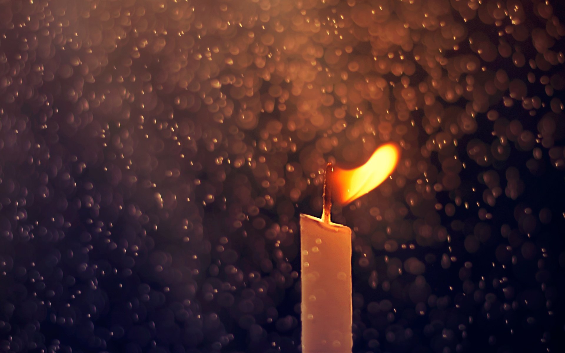 Обои макро, капли, огонь, дождь, свеча, macro, drops, fire, rain, candle разрешение 2048x1701 Загрузить