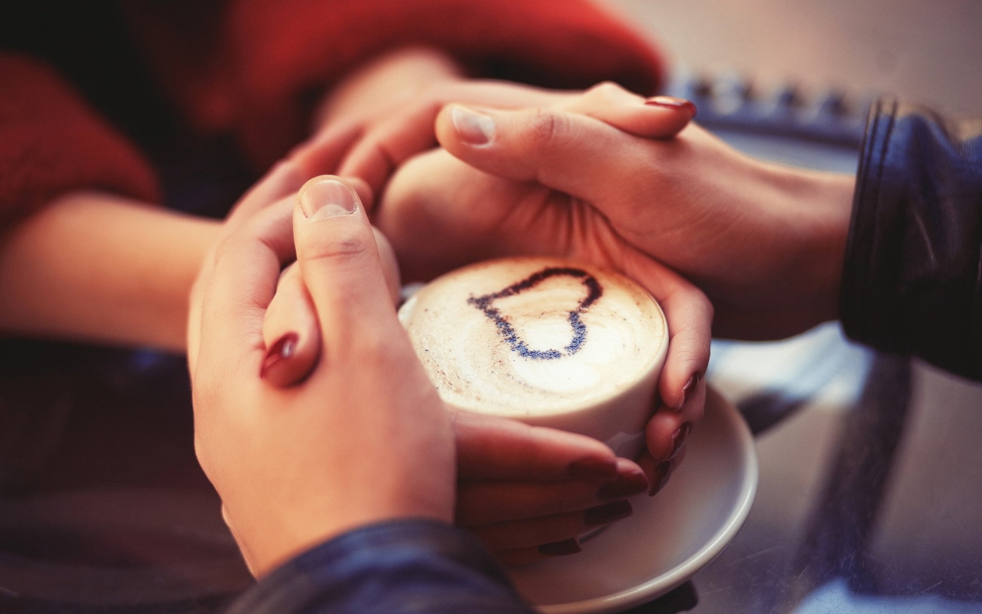 Обои девушка, парень, кофе, сердце, любовь, пара, руки, girl, guy, coffee, heart, love, pair, hands разрешение 2880x1920 Загрузить