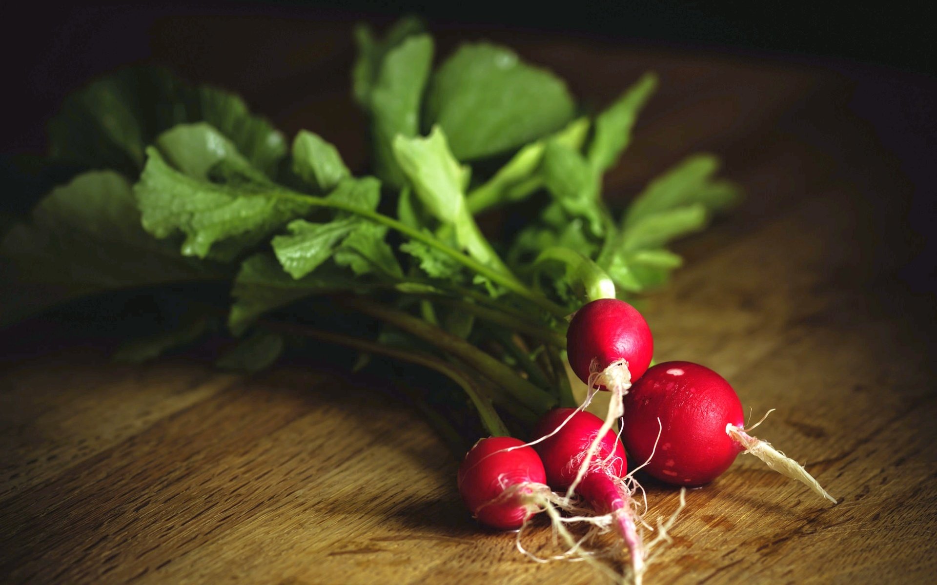 Обои стол, тень, овощи, редис, table, shadow, vegetables, radishes разрешение 2048x1365 Загрузить