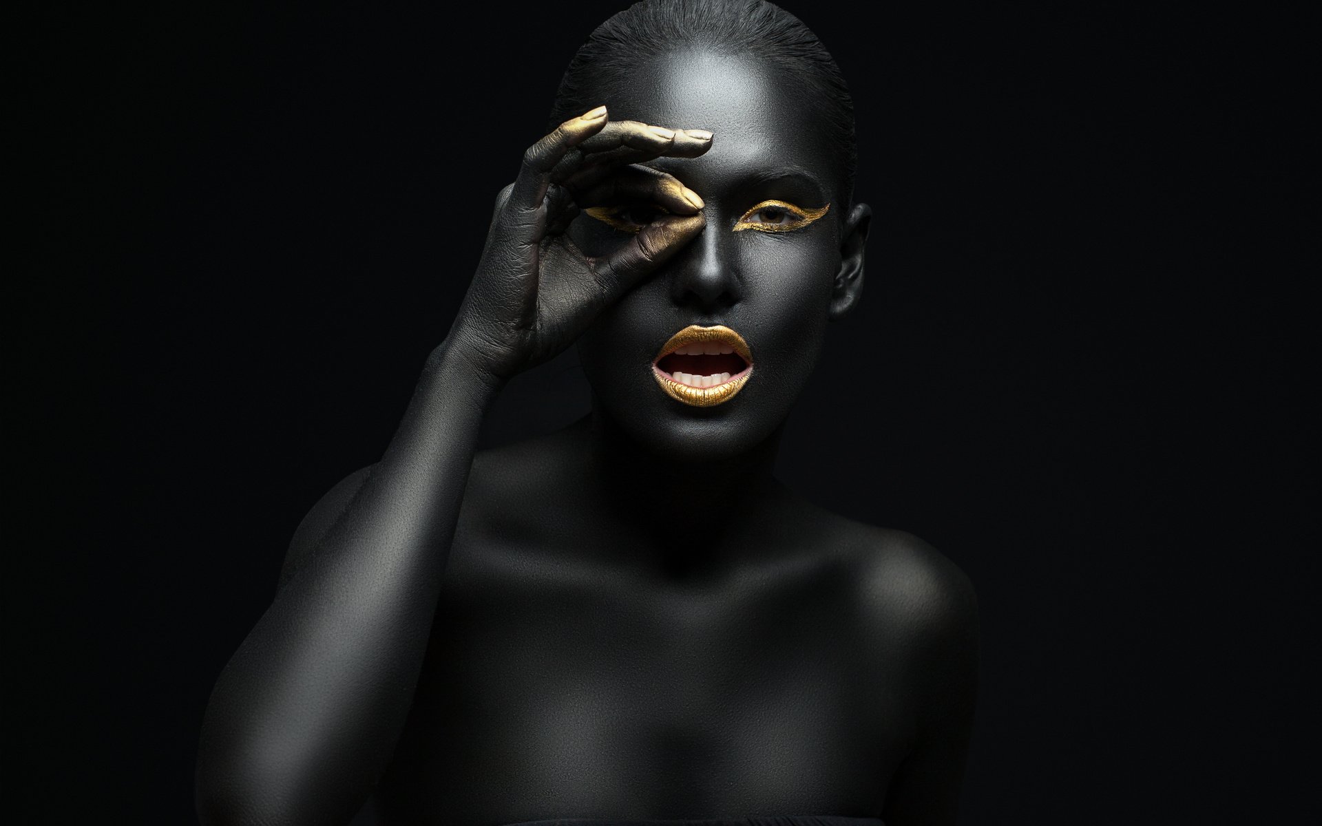 Обои черный, модель, макияж, золотой, блака, золотая, грим, модел, black, model, makeup, gold разрешение 5616x3744 Загрузить