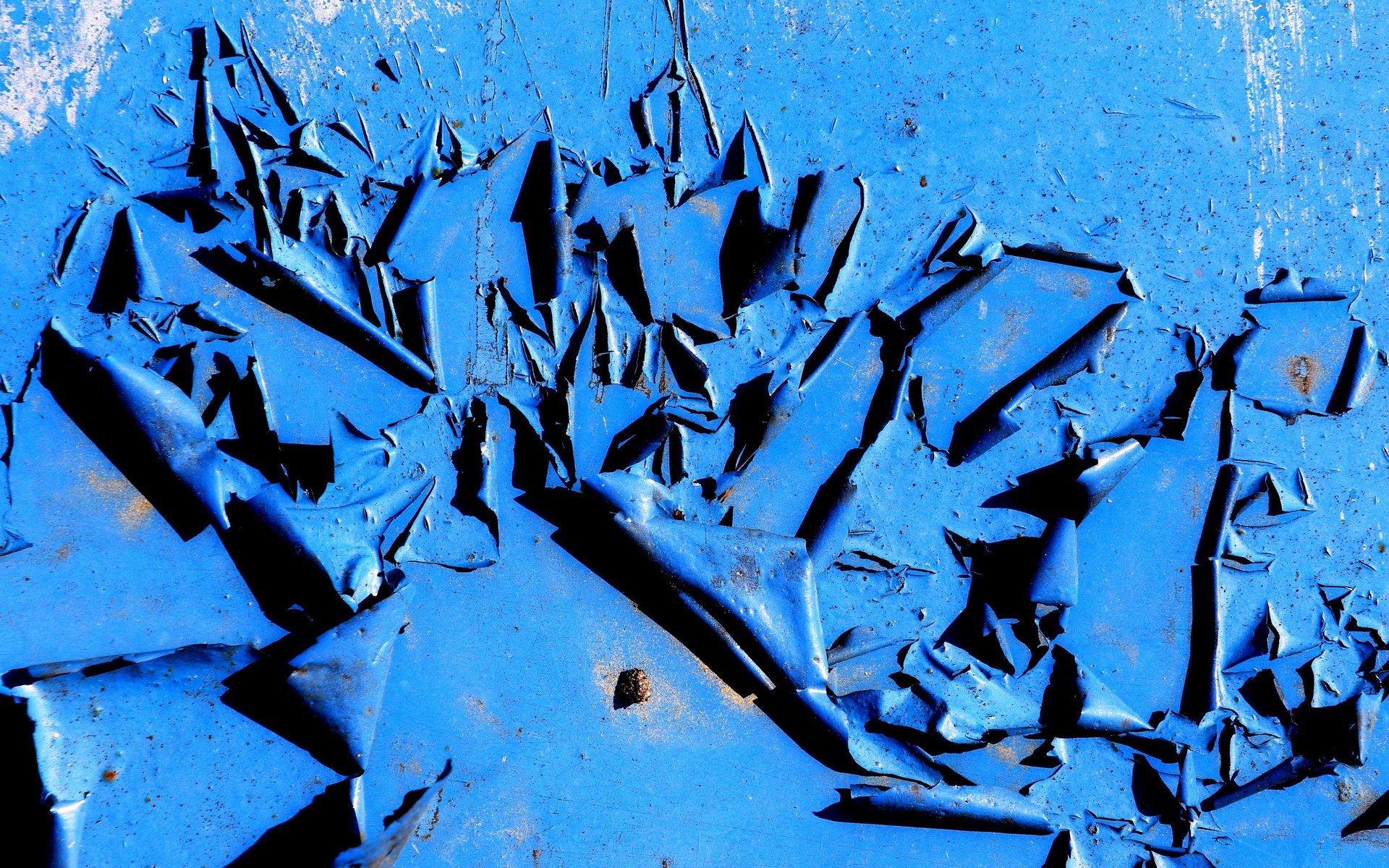 Обои синий, цвет, стена, краска, трещины, облупившаяся краска, blue, color, wall, paint, cracked разрешение 2880x1920 Загрузить