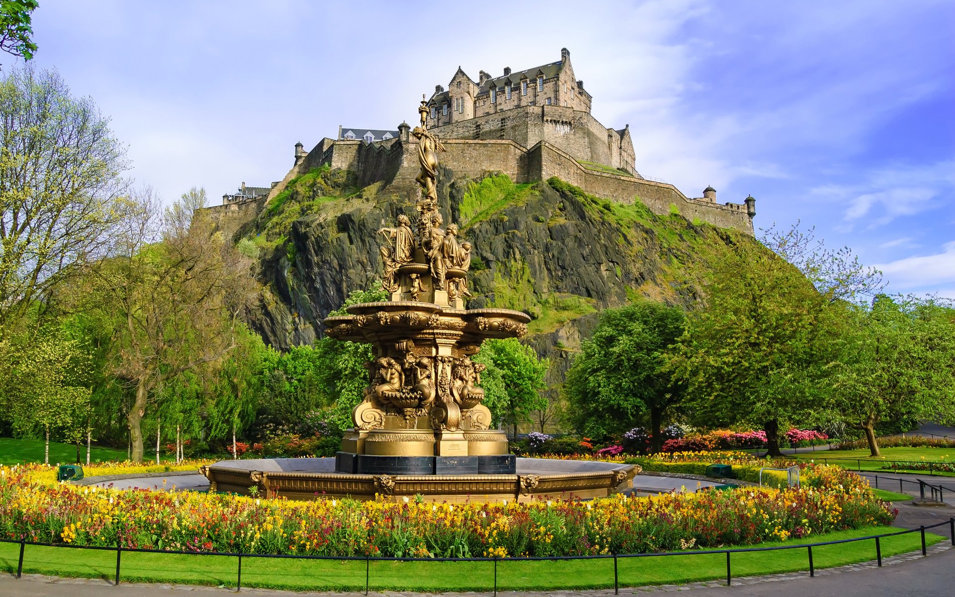 Обои замок, город, фонтан, шотландия, эдинбург, ross fountain, castle, the city, fountain, scotland, edinburgh разрешение 3600x2394 Загрузить