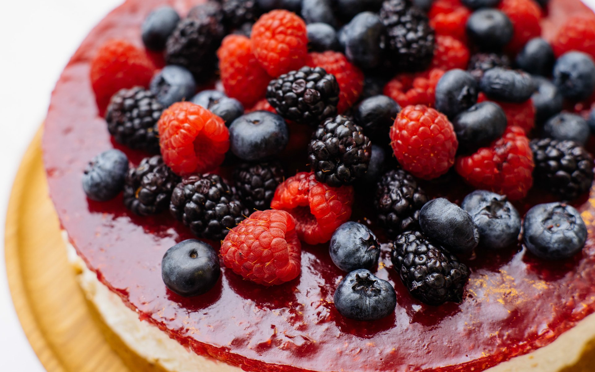 Обои малина, ягоды, торт, десерт, желе, ежевика, смородина, raspberry, berries, cake, dessert, jelly, blackberry, currants разрешение 1920x1280 Загрузить