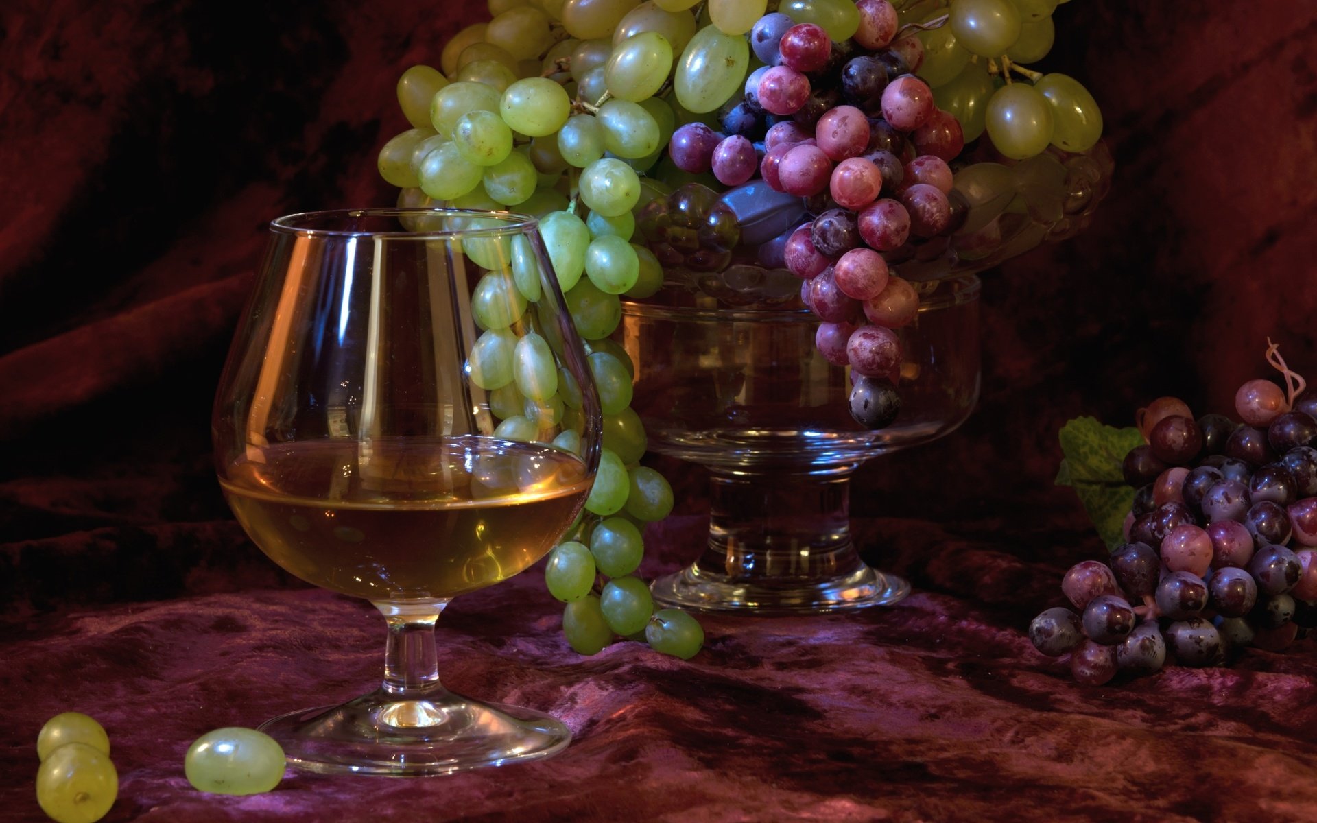 Обои виноград, бокал, ягоды, коньяк, grapes, glass, berries, cognac разрешение 2534x1619 Загрузить