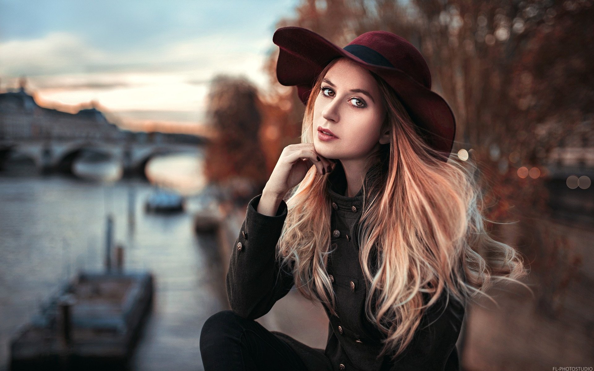 Обои девушка, блондинка, взгляд, шляпа, girl, blonde, look, hat разрешение 2048x1295 Загрузить