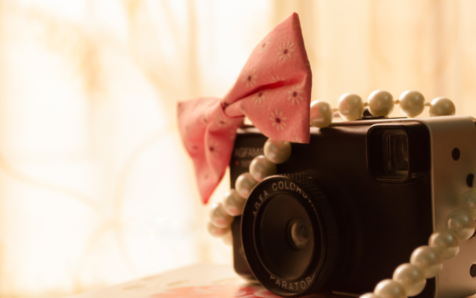 Обои фотоаппарат, бусы, камера, бант, бантик, the camera, beads, camera, bow разрешение 4928x3264 Загрузить