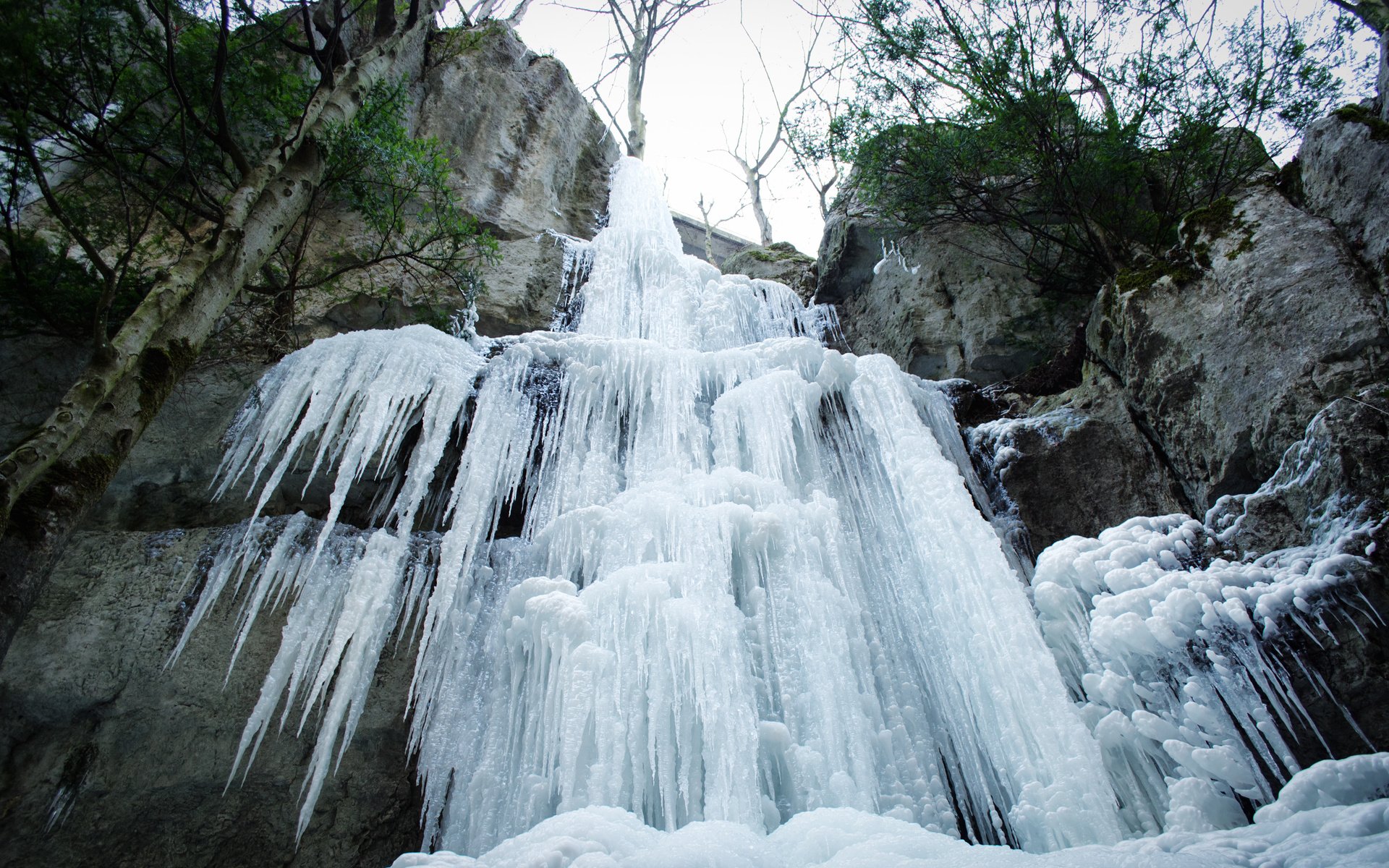 Обои скалы, зима, водопад, лёд, на природе, замерзла, rocks, winter, waterfall, ice, nature, frozen разрешение 4928x3264 Загрузить