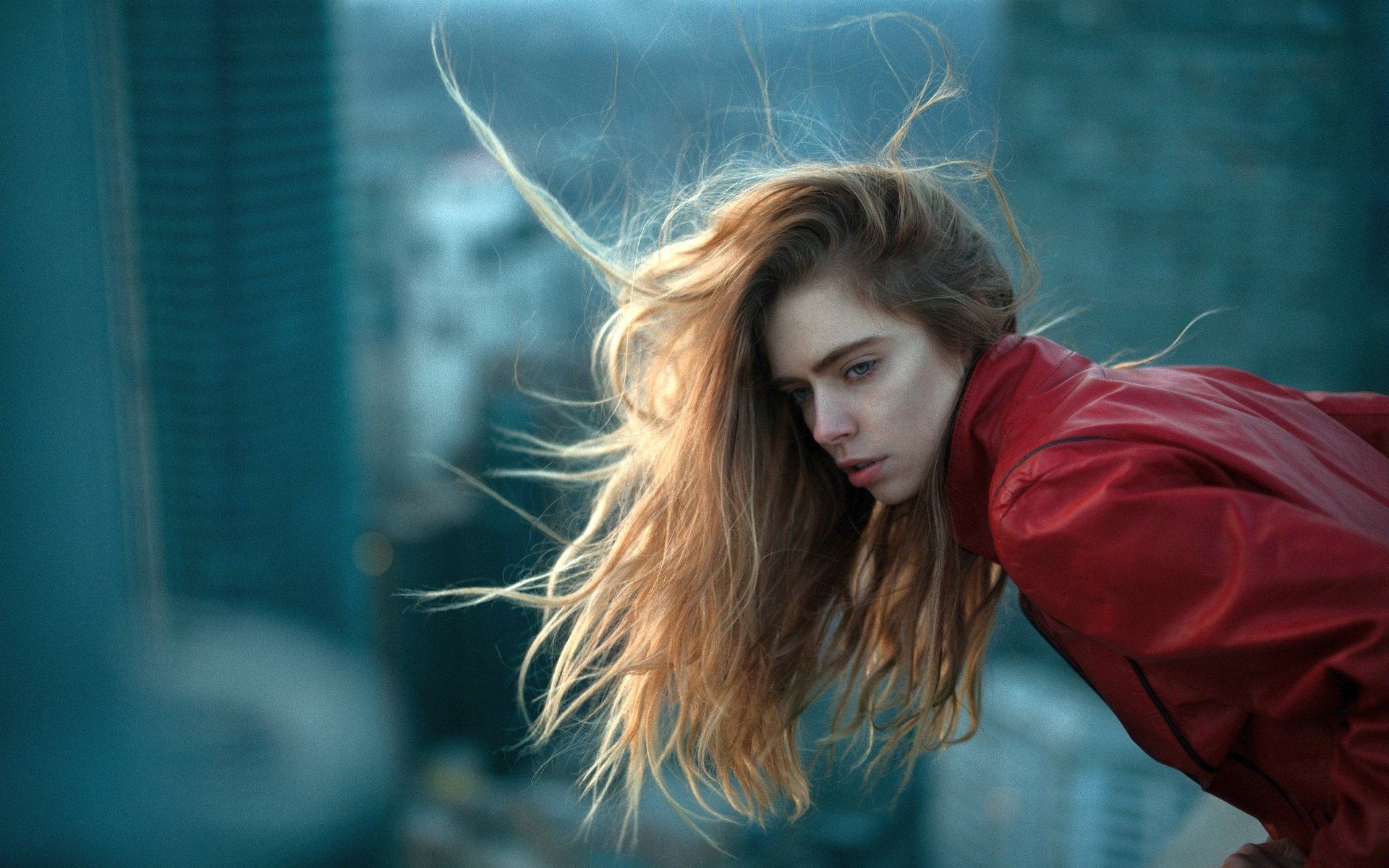 Обои девушка, фон, волосы, лицо, ветер, marta, girl, background, hair, face, the wind разрешение 2048x1365 Загрузить