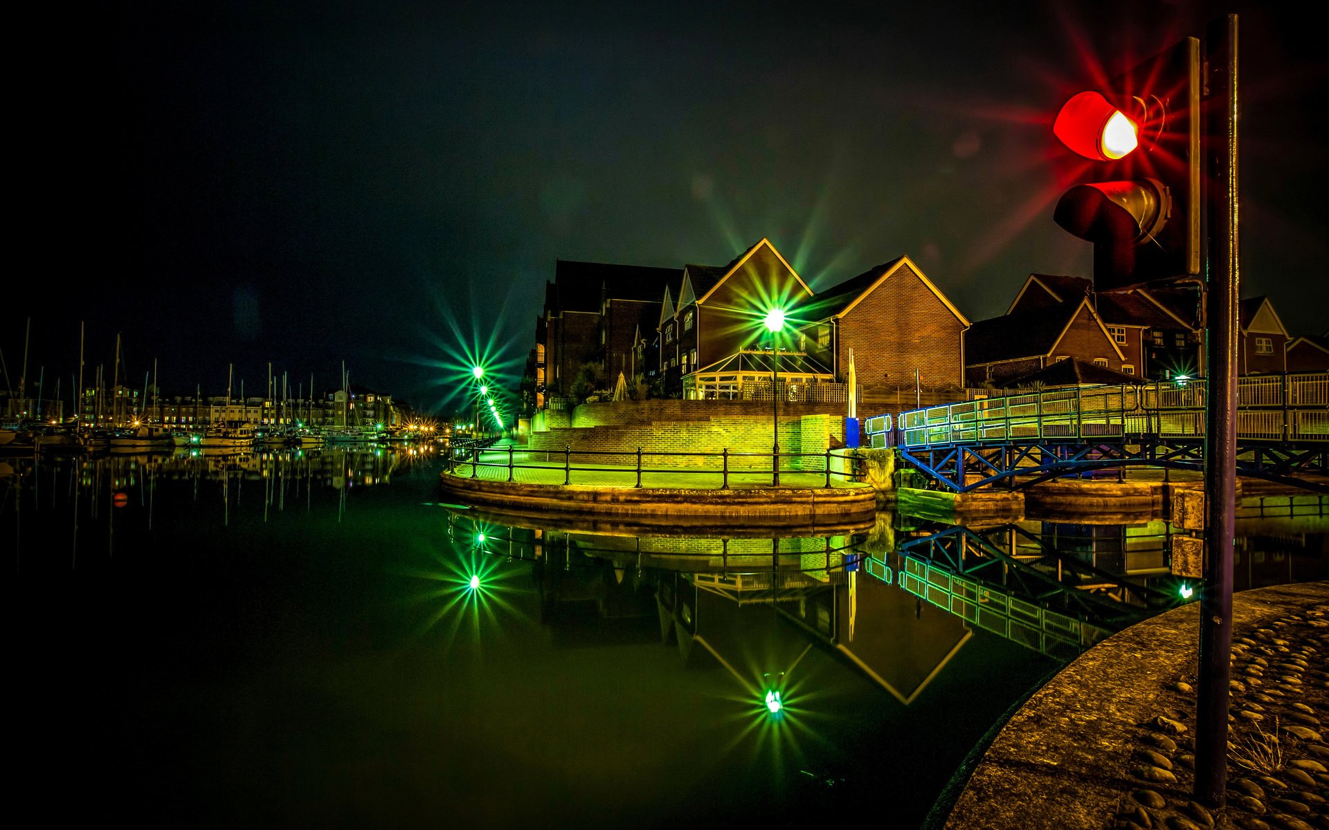 Обои ночь, фонари, река, домики, причал, англия, рек, eastbourne, night, lights, river, houses, pier, england, rivers разрешение 3000x2000 Загрузить