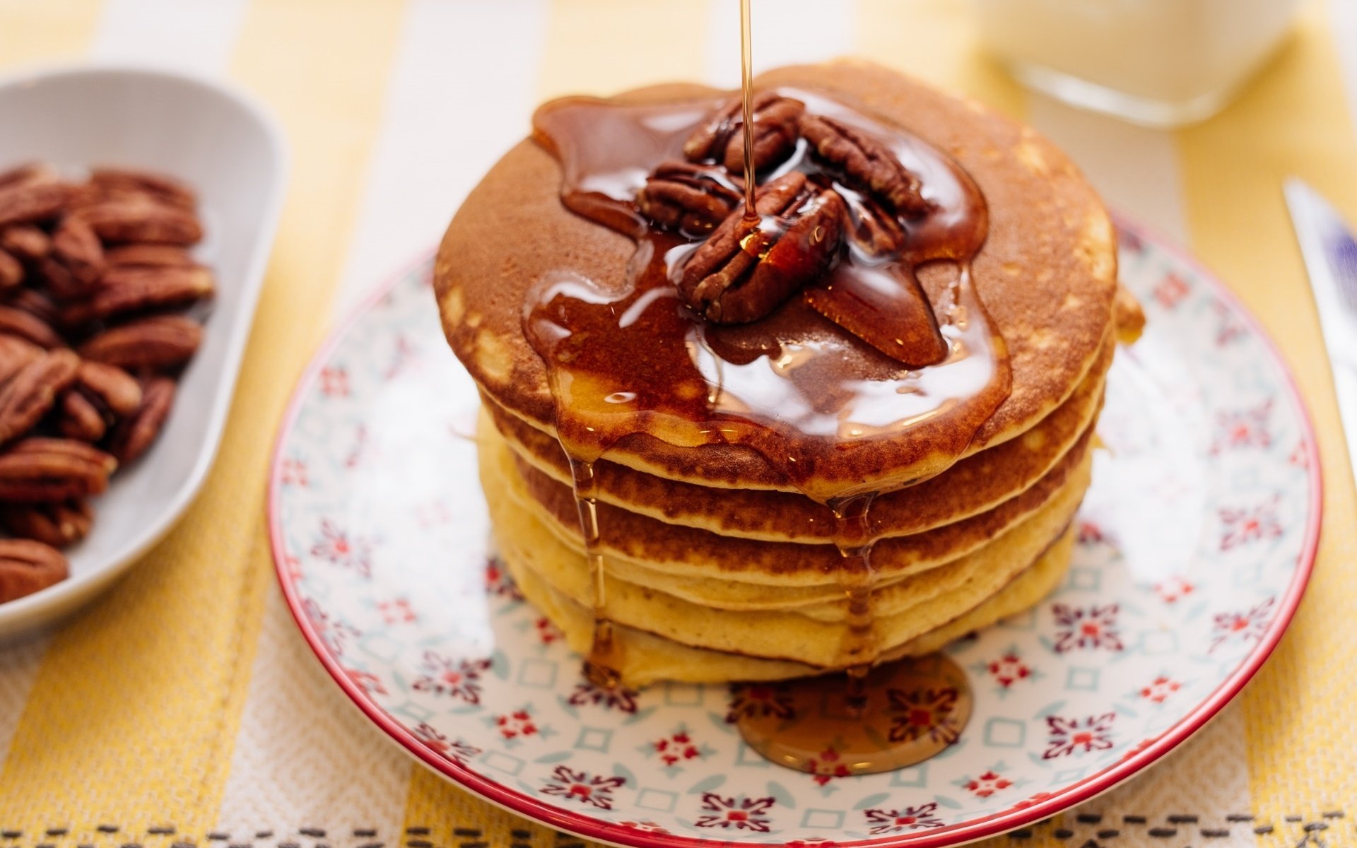 Обои орехи, мед, блинчики, блины, панкейк, nuts, honey, pancakes, pancake разрешение 1990x1341 Загрузить