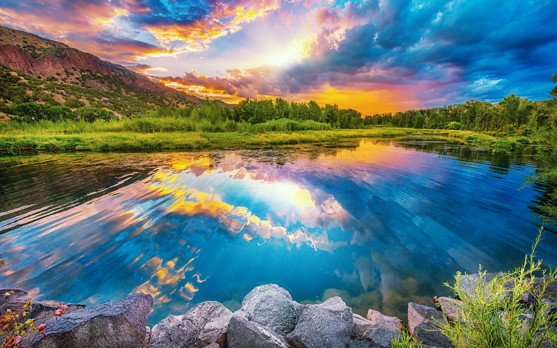 Обои небо, облака, озеро, камни, отражение, гора, the sky, clouds, lake, stones, reflection, mountain разрешение 1920x1293 Загрузить