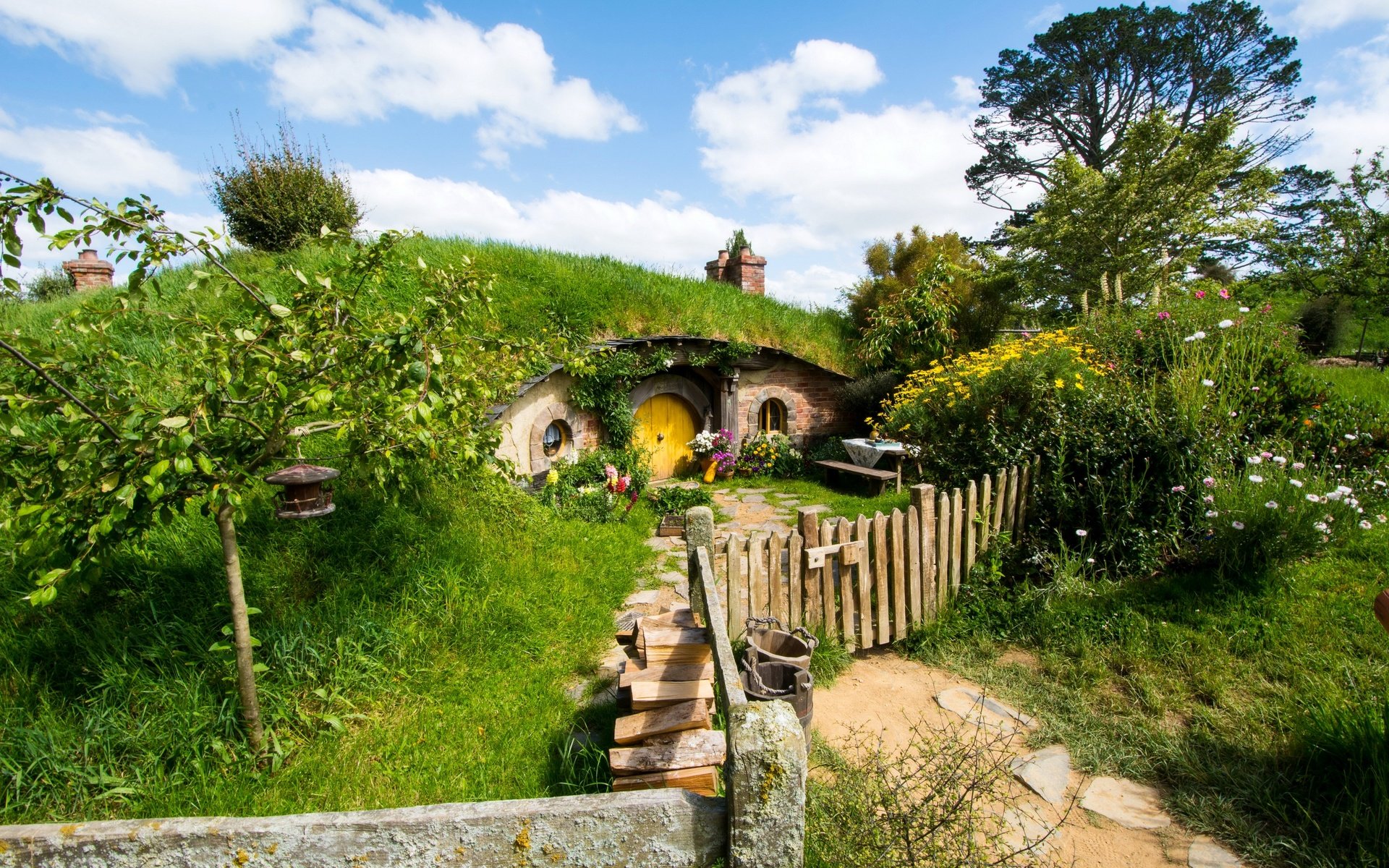 Обои природа, парк, кусты, забор, дом, новая зеландия, кусты matamata hobbiton park, matamata hobbiton park, nature, park, the bushes, the fence, house, new zealand, the bushes matamata hobbiton park разрешение 2880x1920 Загрузить