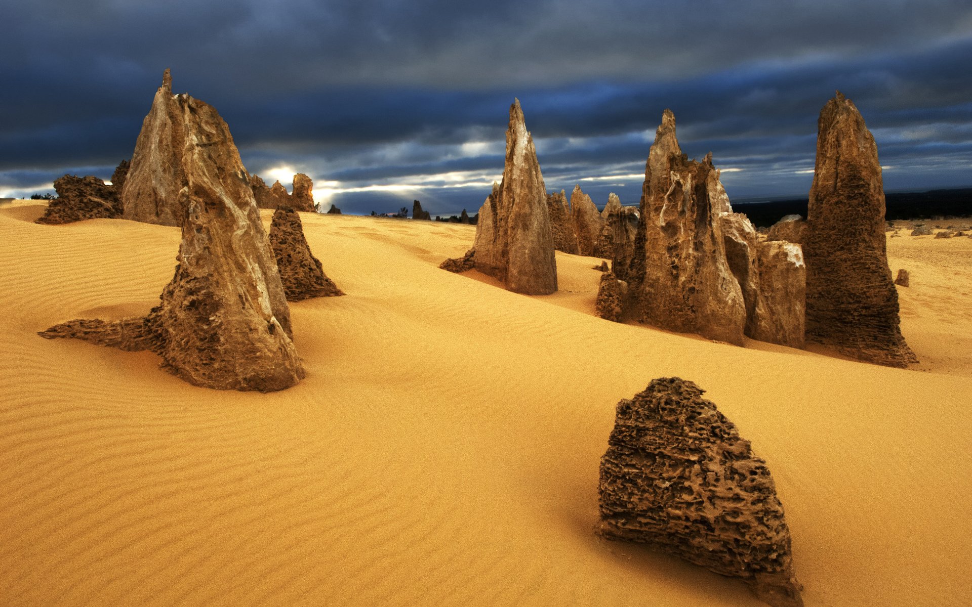 Обои скалы, природа, пустыня, австралия, nambung desert, rocks, nature, desert, australia разрешение 2048x1360 Загрузить
