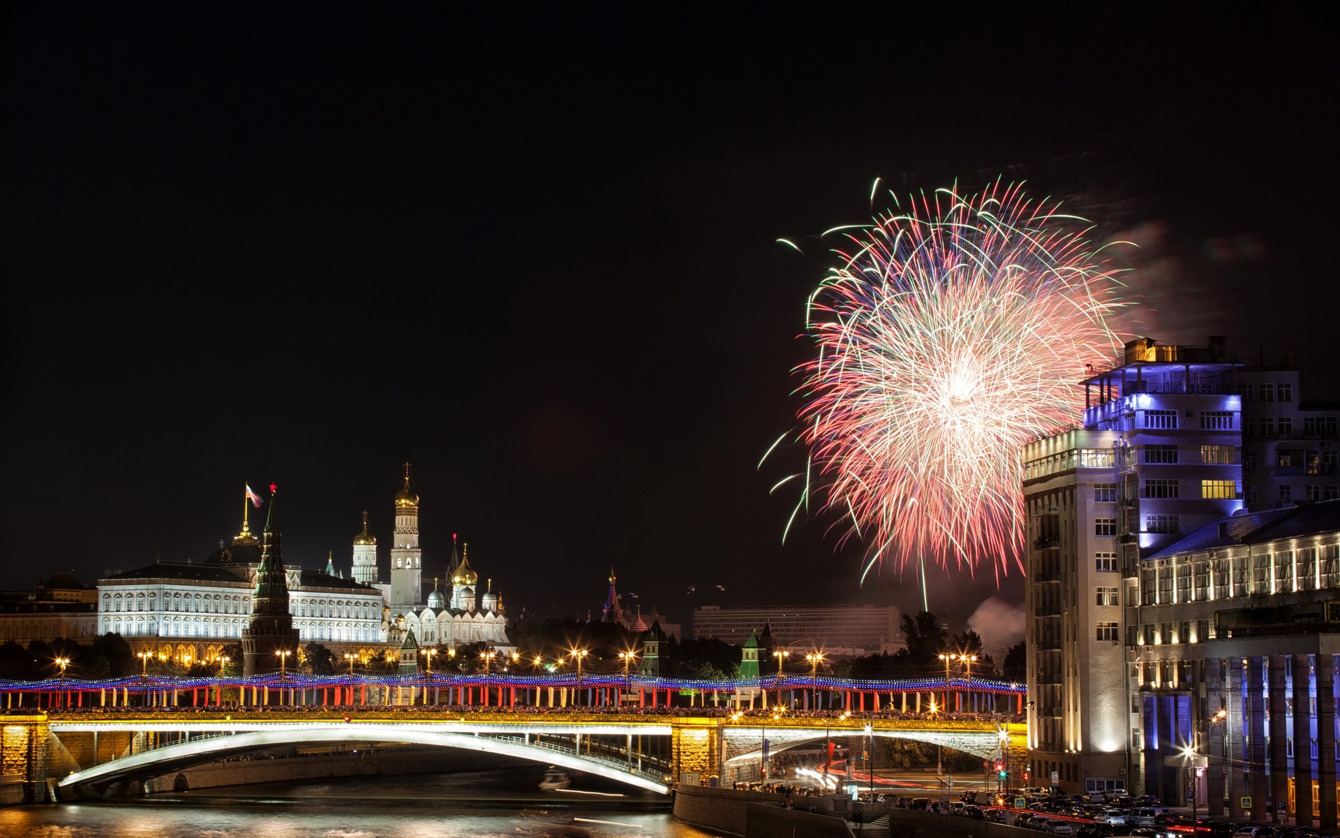 Обои ночь, река, москва, салют, кремль, мост, россия, night, river, moscow, salute, the kremlin, bridge, russia разрешение 5616x3744 Загрузить