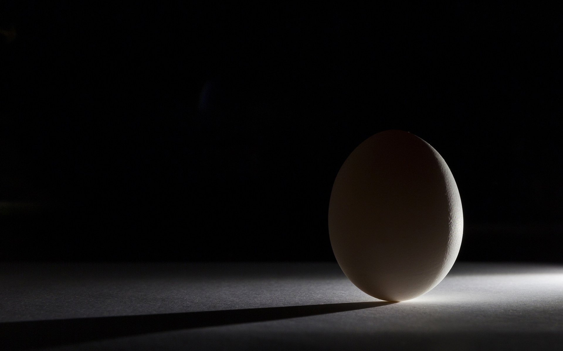 Обои свет, форма, тень, яицо, light, form, shadow, egg разрешение 2026x1347 Загрузить