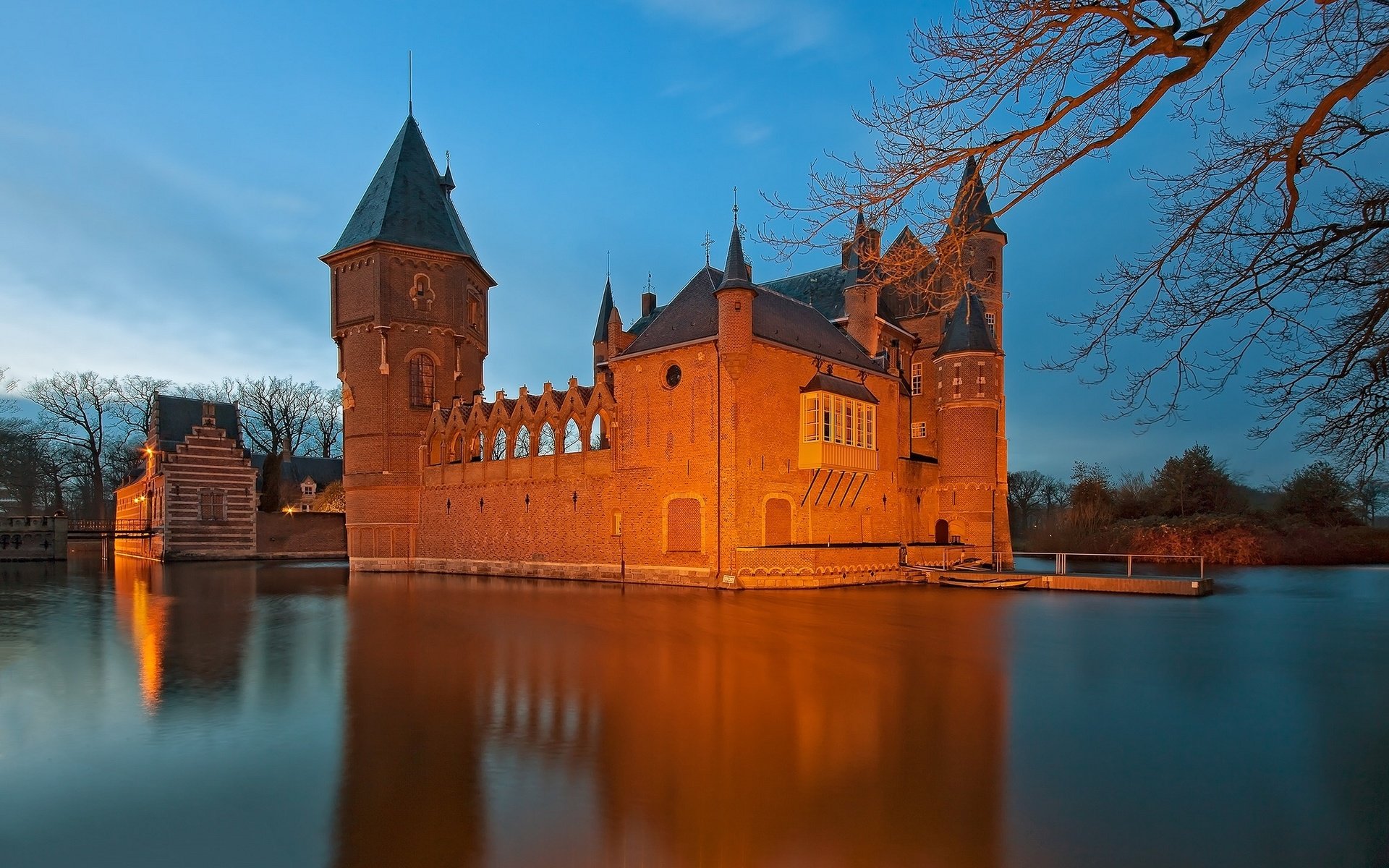 Обои вода, замок, нидерланды, ров, heeswijk castle, замок хейсвик, water, castle, netherlands, ditch, castle hasvik разрешение 2048x1349 Загрузить