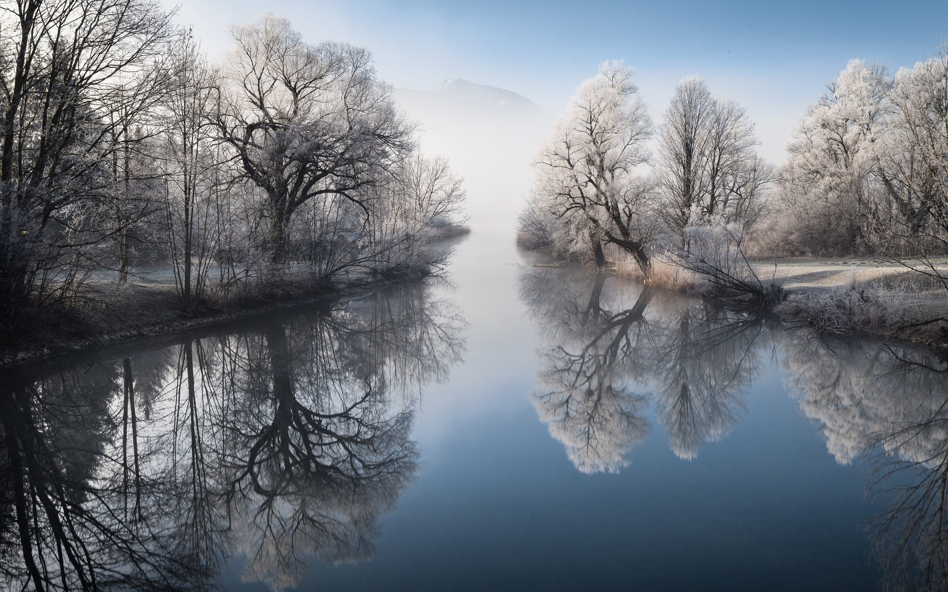 Обои деревья, река, природа, зима, отражение, trees, river, nature, winter, reflection разрешение 2048x1365 Загрузить