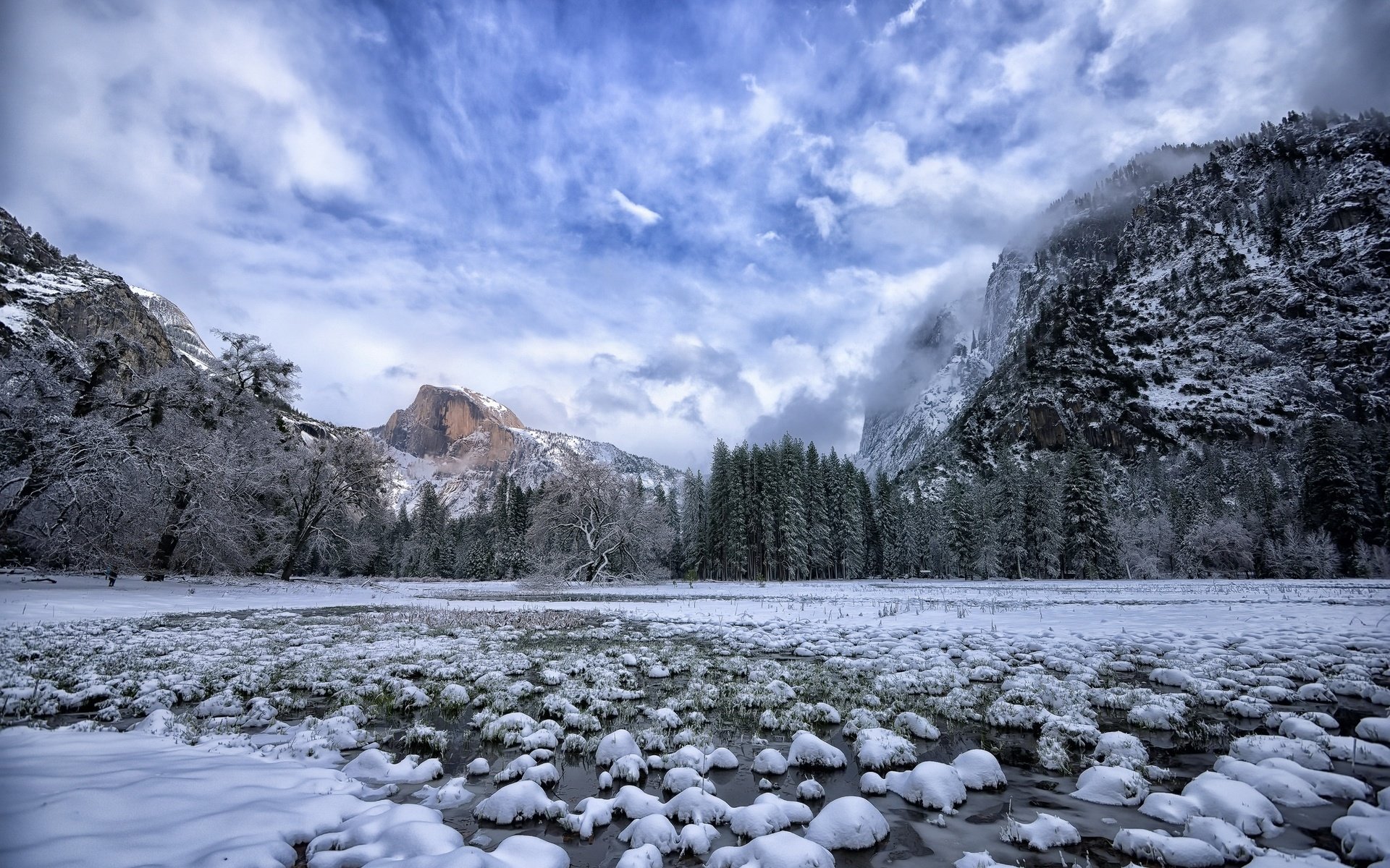 Обои небо, облака, деревья, горы, природа, зима, the sky, clouds, trees, mountains, nature, winter разрешение 2048x1365 Загрузить