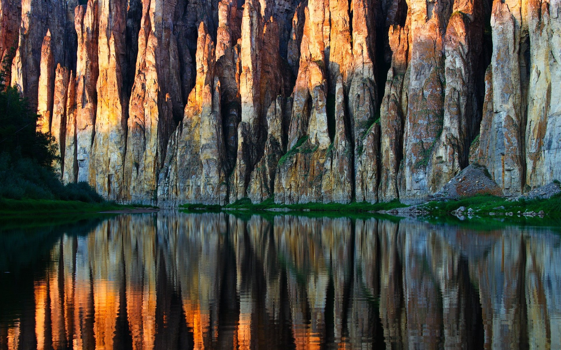 Обои свет, озеро, скалы, природа, отражения, light, lake, rocks, nature, reflection разрешение 1920x1283 Загрузить