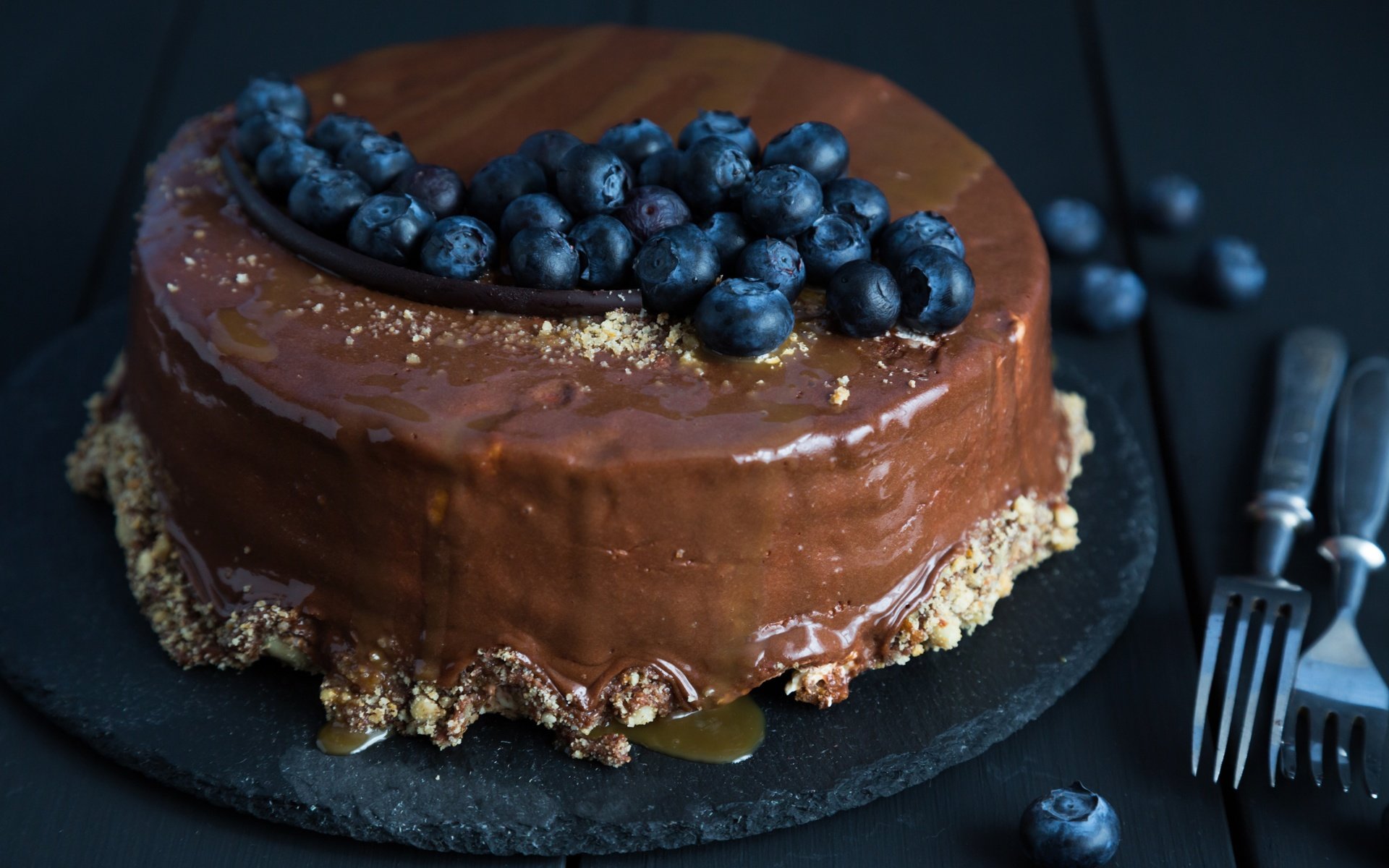 Обои черника, шоколад, сладкое, украшение, торт, крем, blueberries, chocolate, sweet, decoration, cake, cream разрешение 5760x3840 Загрузить