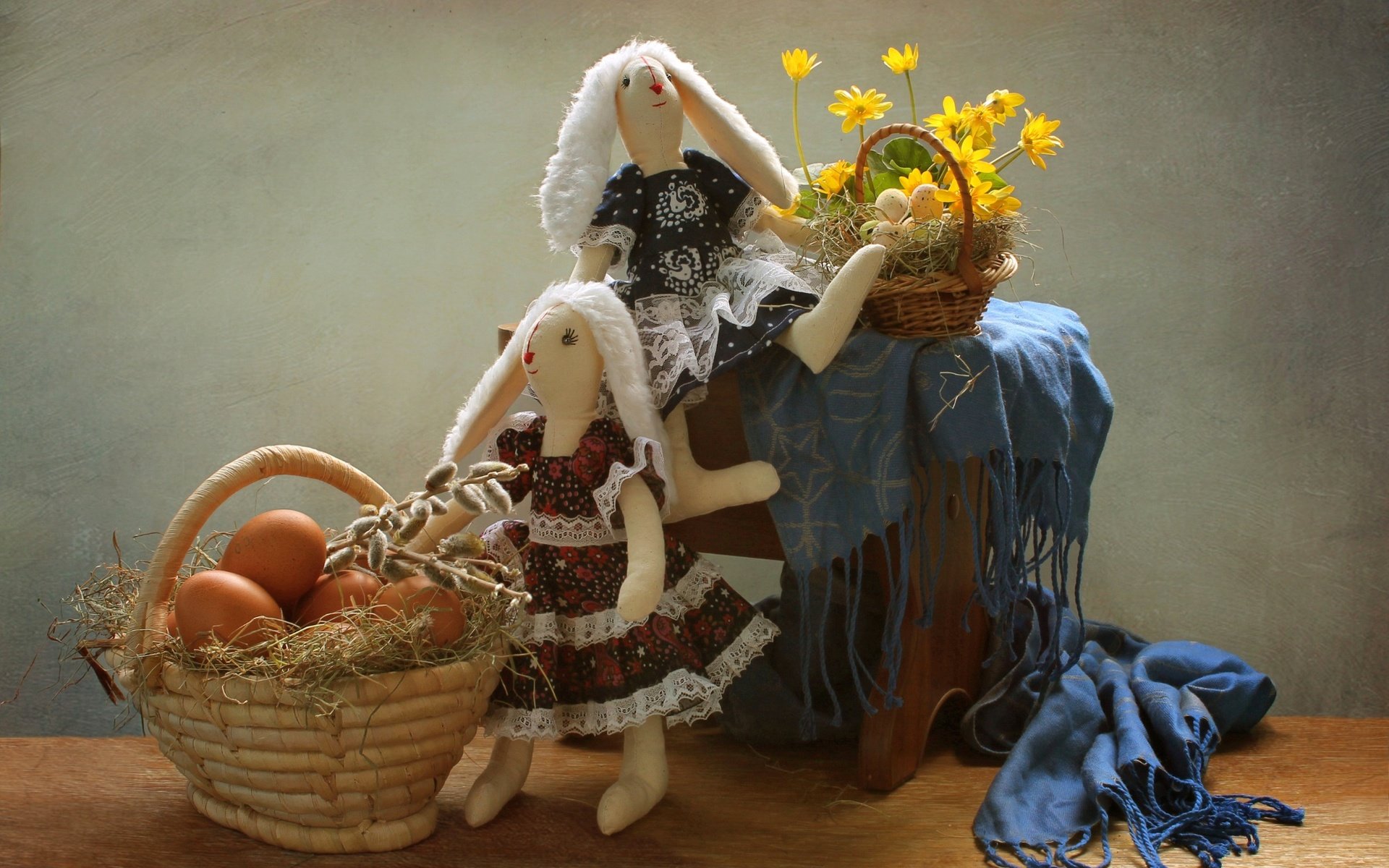 Обои цветы, игрушки, пасха, яйца, зайцы, корзинка, верба, flowers, toys, easter, eggs, rabbits, basket, verba разрешение 2000x1315 Загрузить