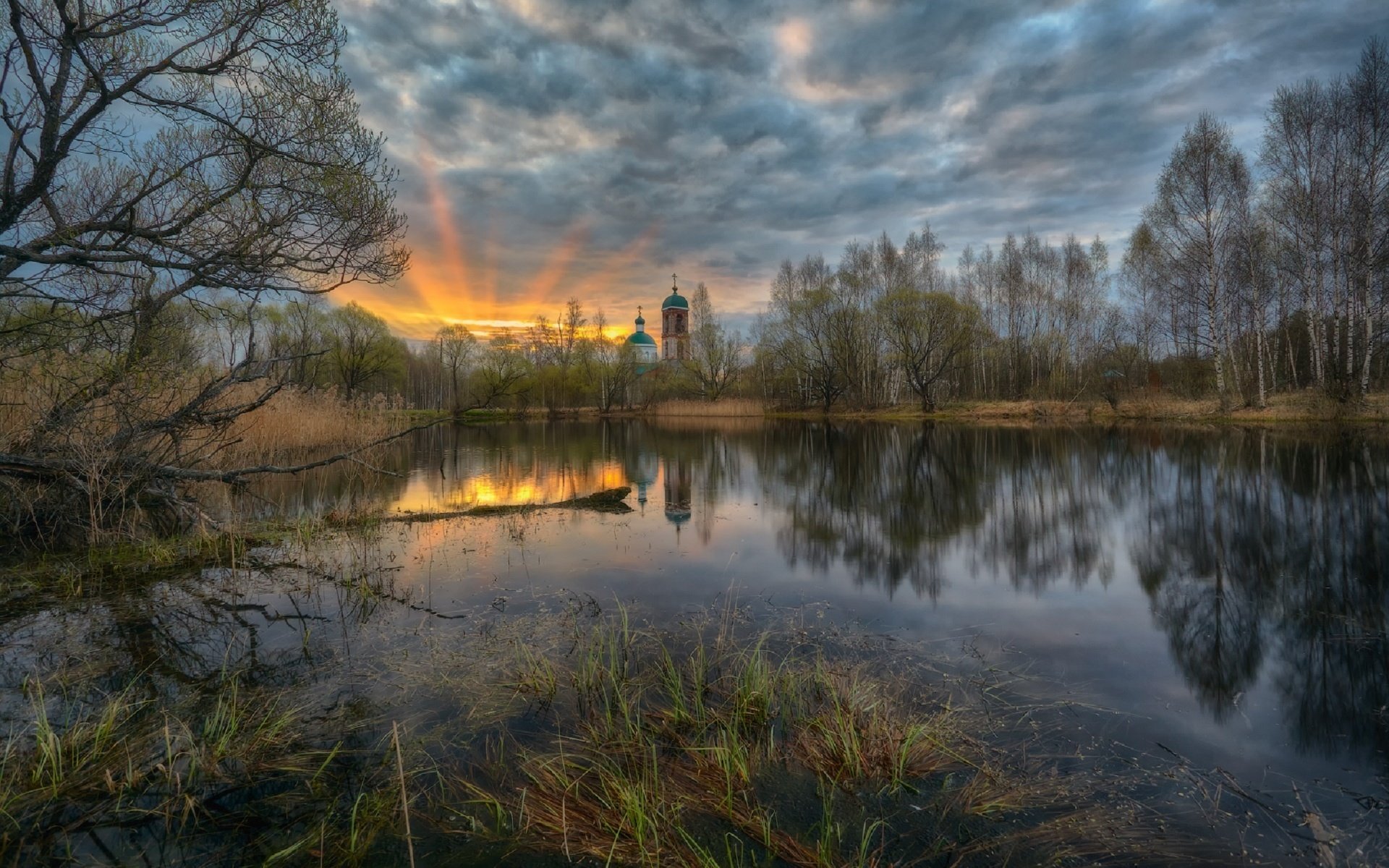 Обои небо, облака, деревья, озеро, отражение, рассвет, церковь, the sky, clouds, trees, lake, reflection, dawn, church разрешение 1920x1239 Загрузить