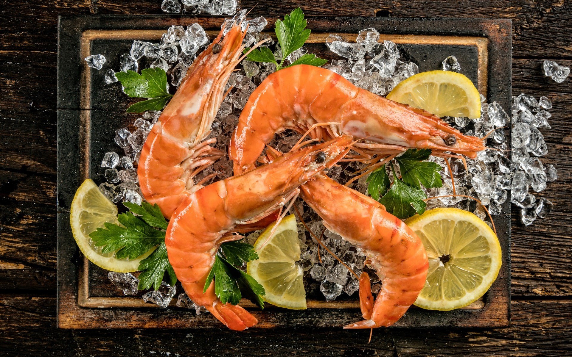 Обои зелень, лёд, лимон, морепродукты, креветки, greens, ice, lemon, seafood, shrimp разрешение 1920x1262 Загрузить