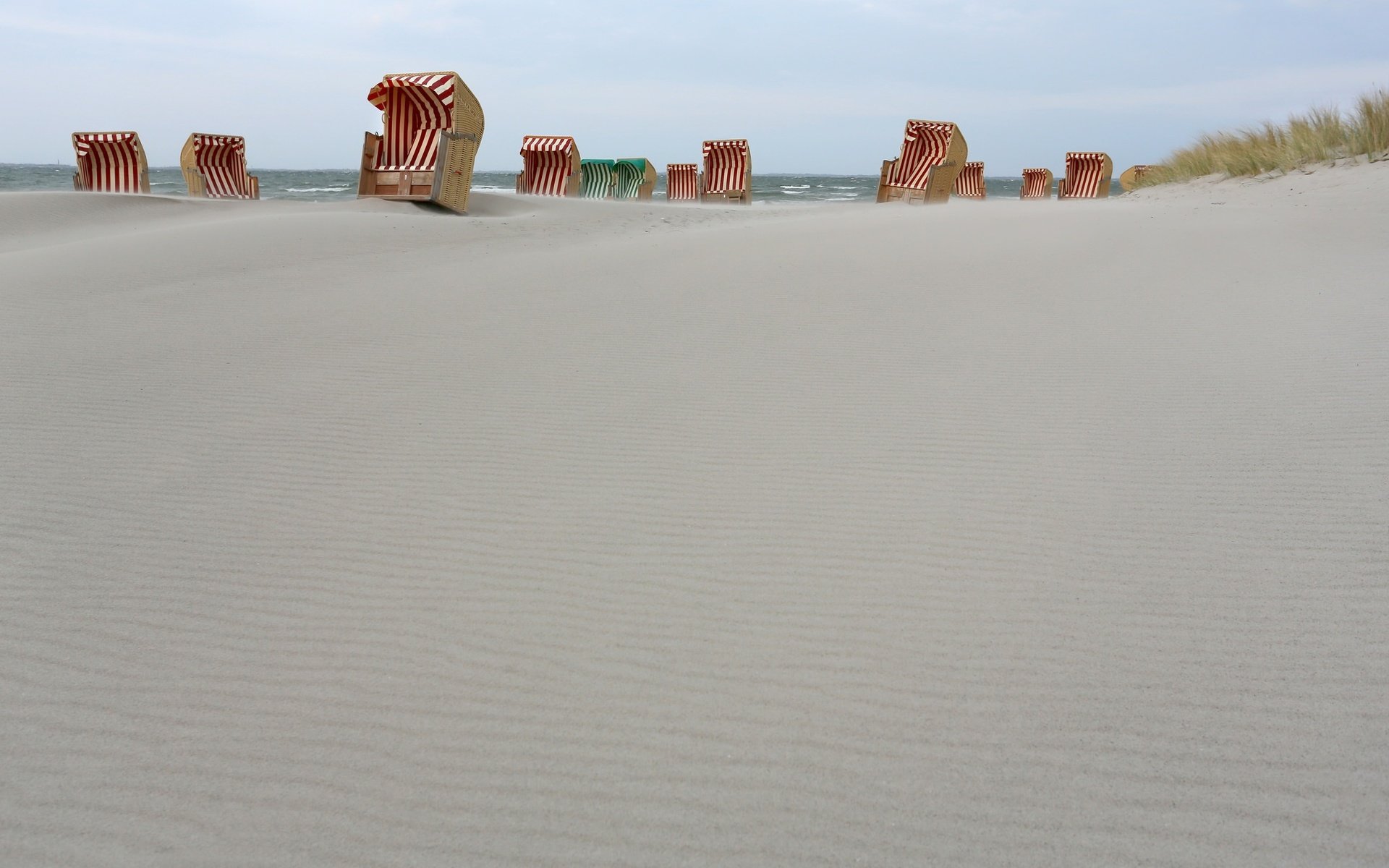 Обои море, песок, пляж, шезлонг, matthias besant, sea, sand, beach, chaise разрешение 2048x1310 Загрузить