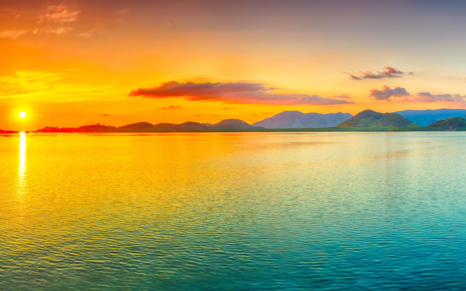 Рассвет на море панорама