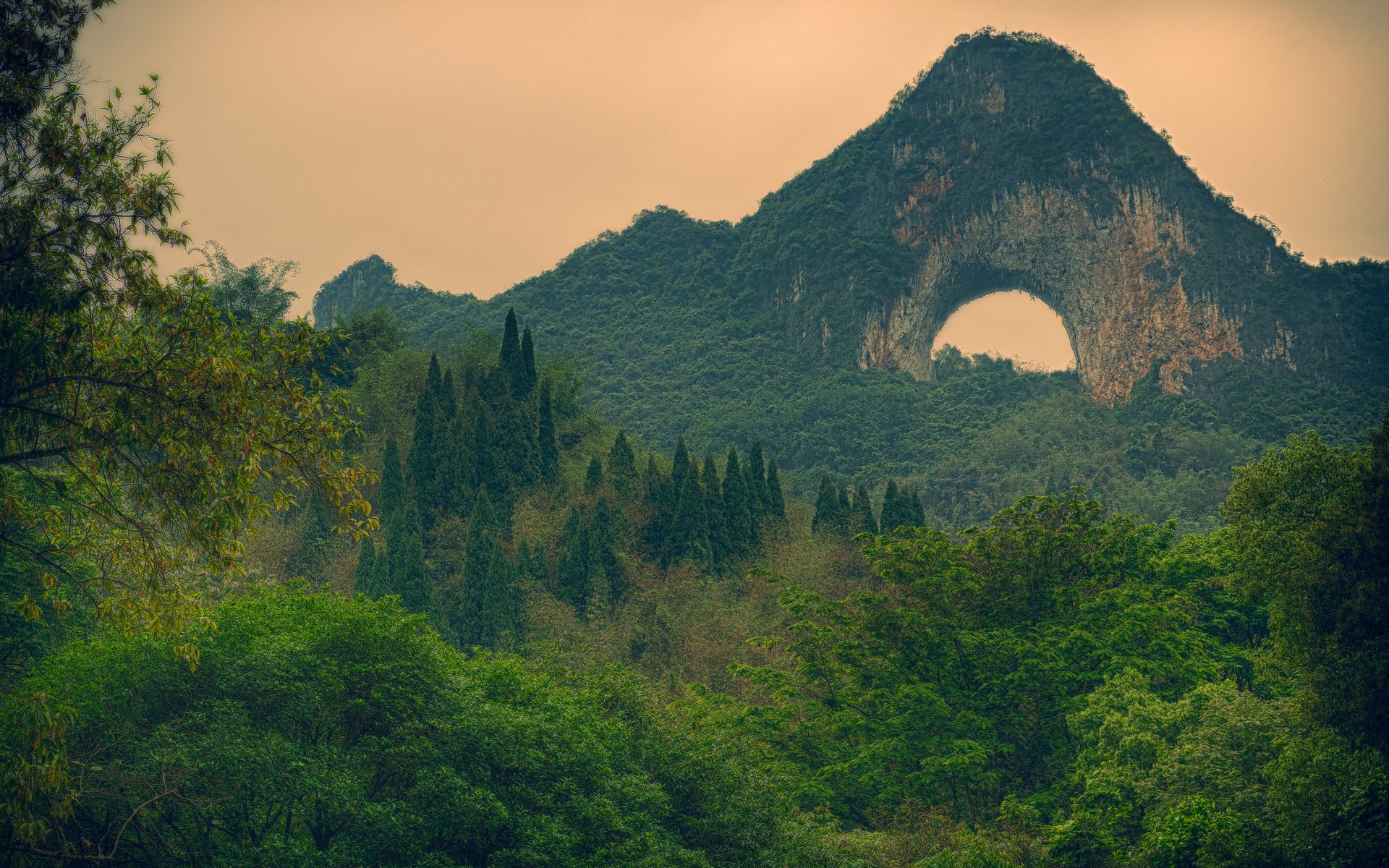 Обои горы, природа, лес, пейзаж, китай, арка, moon hill, лунная гора, mountains, nature, forest, landscape, china, arch разрешение 3840x2400 Загрузить