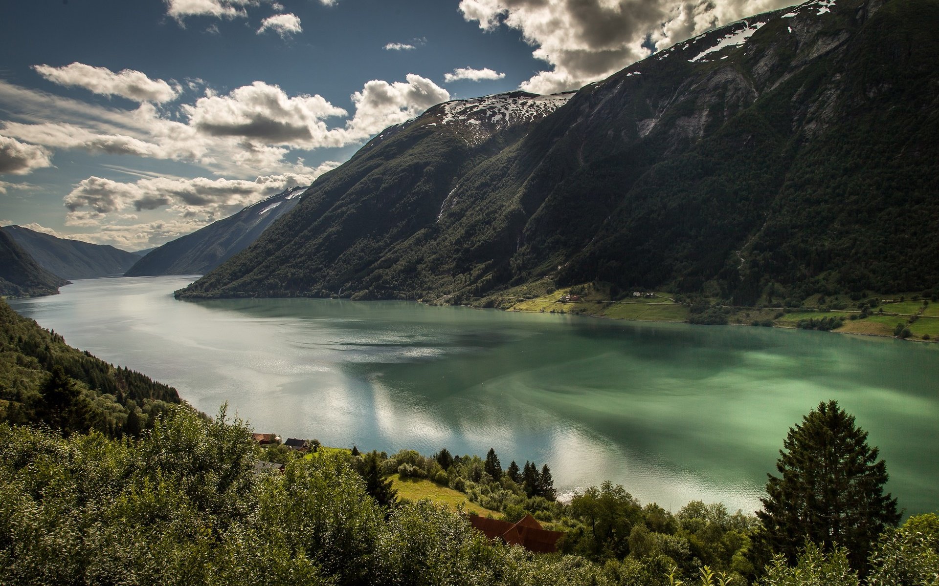 Обои облака, горы, природа, пейзаж, залив, норвегия, фьорд, согне-фьорд, clouds, mountains, nature, landscape, bay, norway, the fjord разрешение 2048x1365 Загрузить