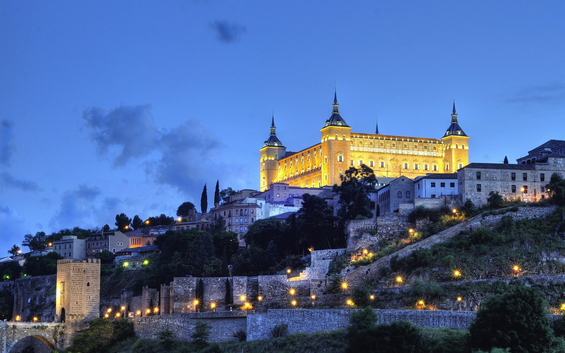 Обои небо, ночь, город, крепость, испания, толедо, алькасар, the sky, night, the city, fortress, spain, toledo, alcazar разрешение 3435x2200 Загрузить