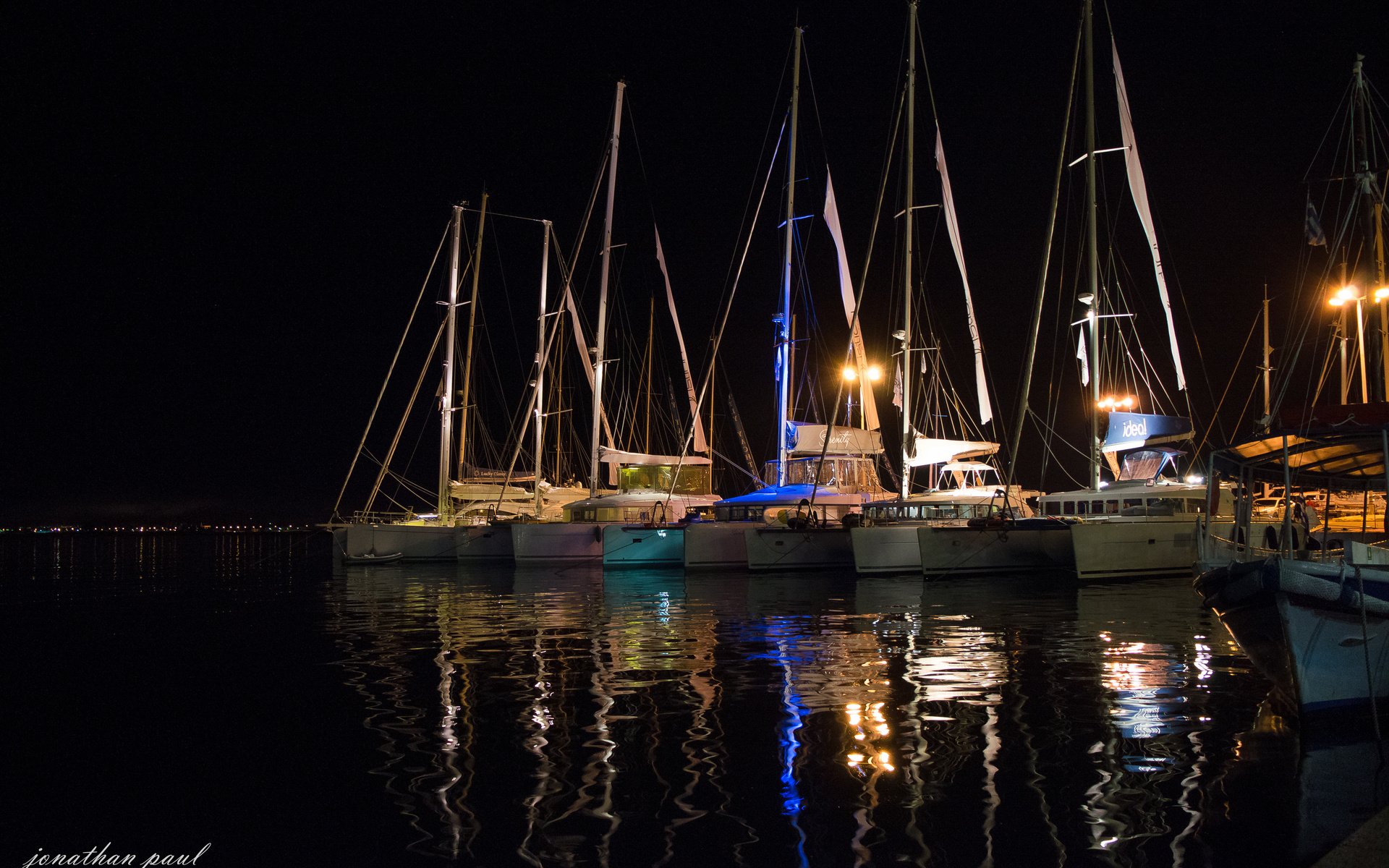 Обои ночь, огни, вода, отражение, яхты, яхта, night, lights, water, reflection, yachts, yacht разрешение 6016x4000 Загрузить