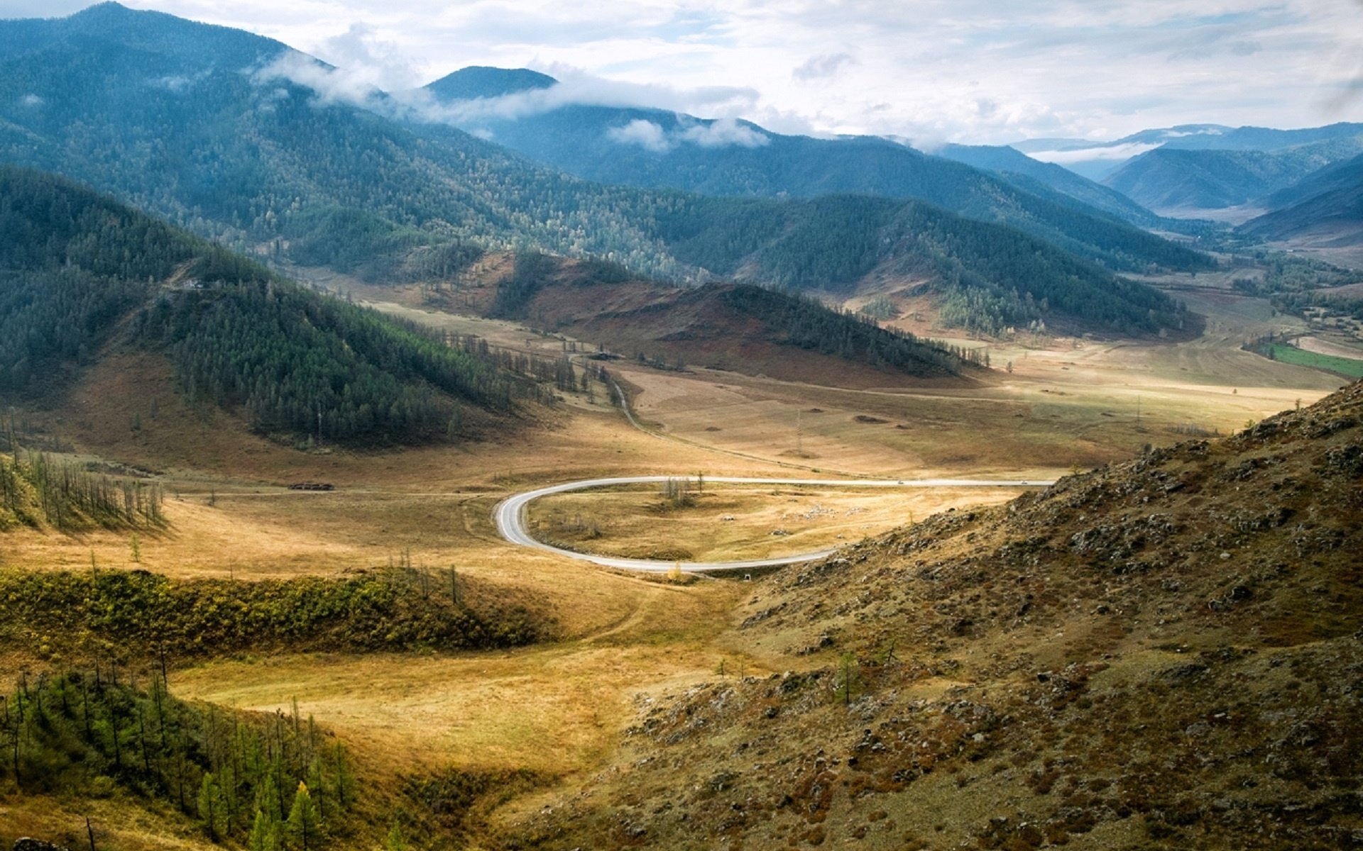 Обои дорога, облака, горы, природа, шотландия, нагорье, горный перевал, road, clouds, mountains, nature, scotland, highlands, mountain pass разрешение 1920x1280 Загрузить