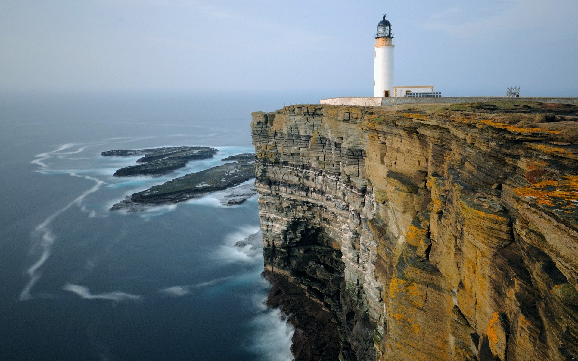 Обои берег, море, скала, маяк, побережье, shore, sea, rock, lighthouse, coast разрешение 1920x1280 Загрузить