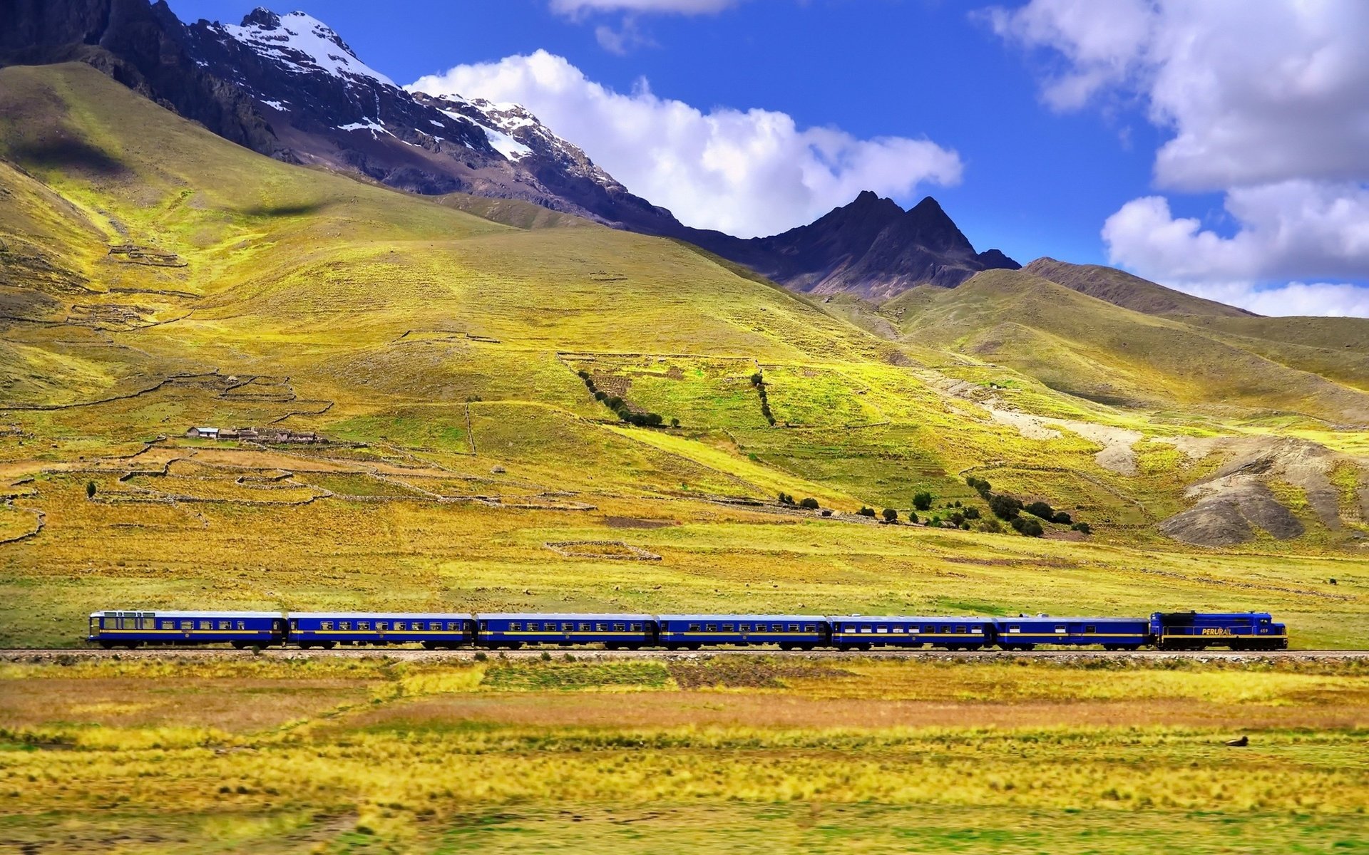 Обои небо, облака, горы, железная дорога, природа, поезд, альпы, the sky, clouds, mountains, railroad, nature, train, alps разрешение 2200x1360 Загрузить