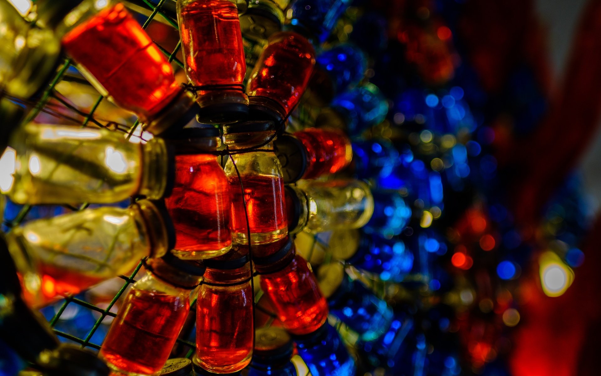 Обои стекло, жидкость, флаконы, боке, баночки, бутылочки, glass, liquid, bottles, bokeh, jars, bottle разрешение 6000x4000 Загрузить