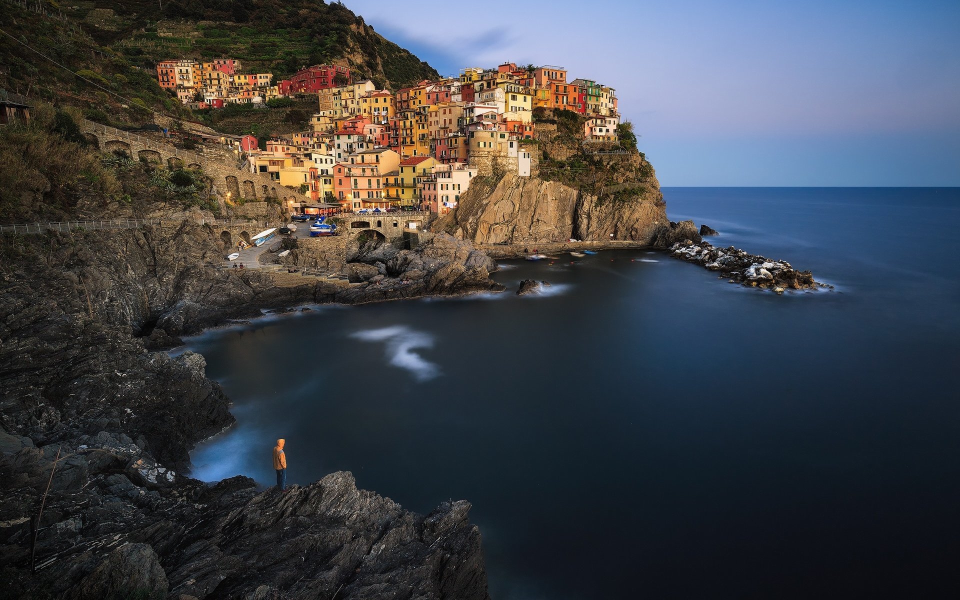 Обои холмы, горизонт, побережье, италия, манарола, hills, horizon, coast, italy, manarola разрешение 2048x1365 Загрузить