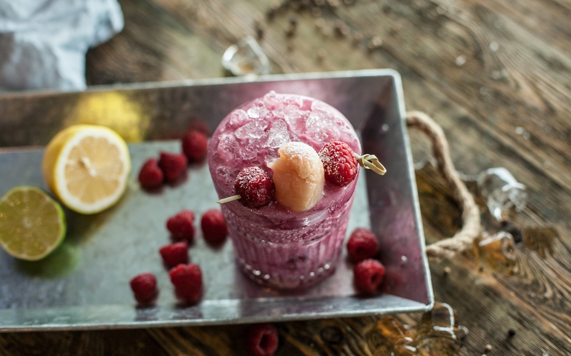 Обои малина, лёд, лимон, ягоды, вкусно, сок, цитрусовые, raspberry, ice, lemon, berries, delicious, juice, citrus разрешение 2500x1636 Загрузить