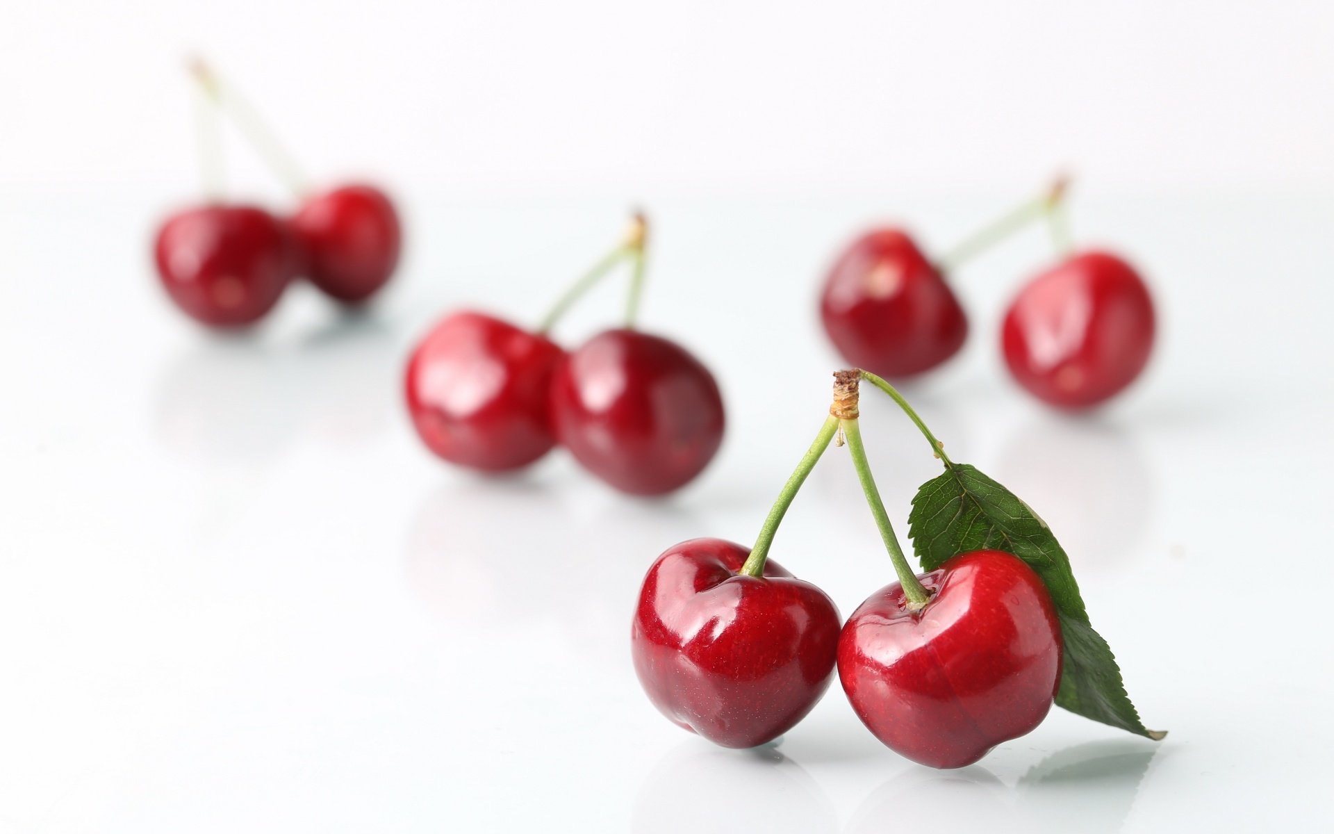 Обои черешня, ягоды, белый фон, вишня, cherry, berries, white background разрешение 5363x3575 Загрузить