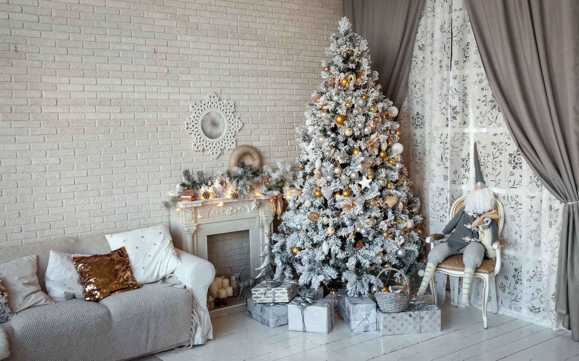 Обои новый год, рождество, елка, диван, интерьер, гном, шторы, стена, подарки, игрушки, камин, new year, christmas, tree, sofa, interior, dwarf, curtains, wall, gifts, toys, fireplace разрешение 4500x3000 Загрузить