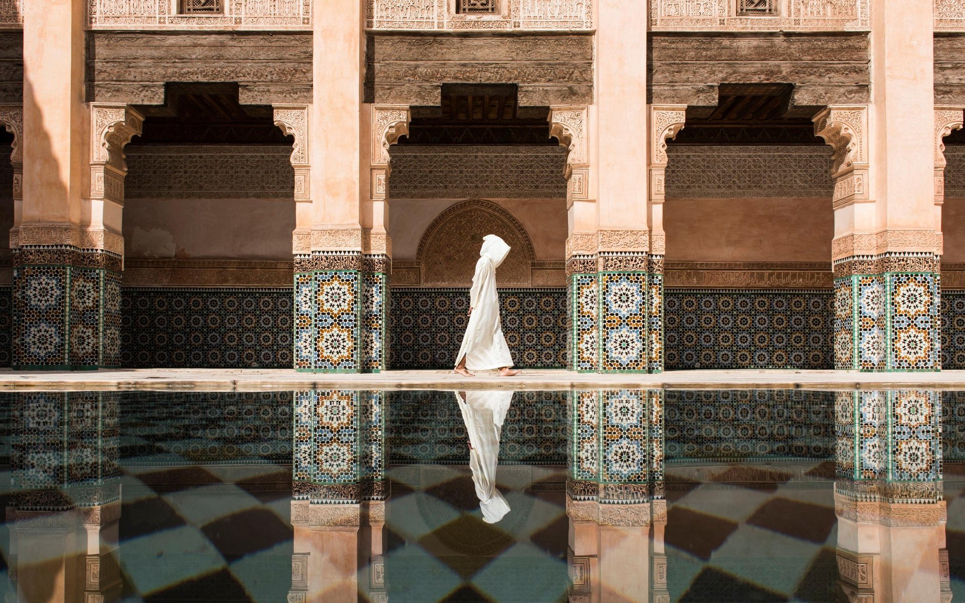 Обои храм, ben youssef, девушка, отражение, город, бассейн, в белом, марракеш, марокко, temple, girl, reflection, the city, pool, in white, marrakech, morocco разрешение 2560x1440 Загрузить