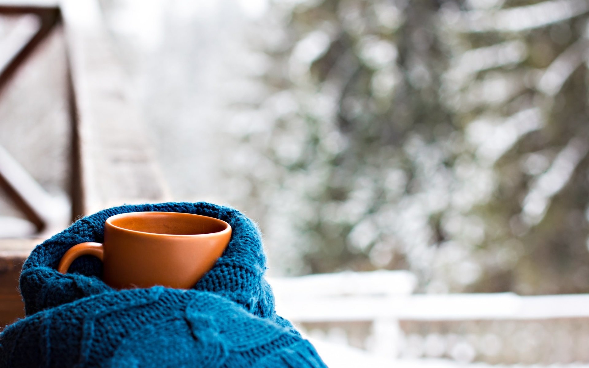 Обои зима, кофе, окно, чашка, шарф, winter, coffee, window, cup, scarf разрешение 2560x1706 Загрузить