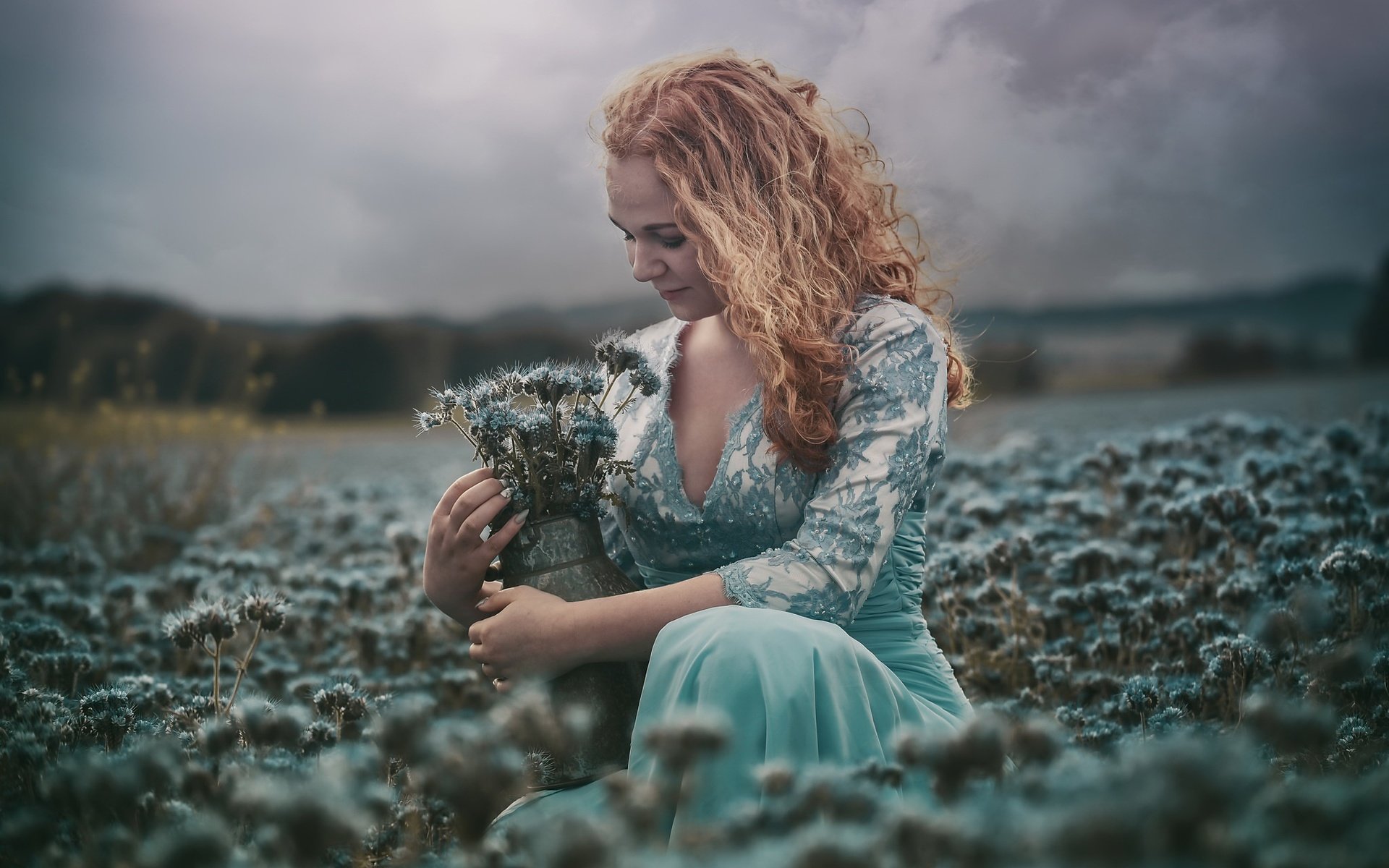 Обои цветы, облака, девушка, платье, блондинка, улыбка, лето, miss froggi, flowers, clouds, girl, dress, blonde, smile, summer разрешение 2048x1321 Загрузить