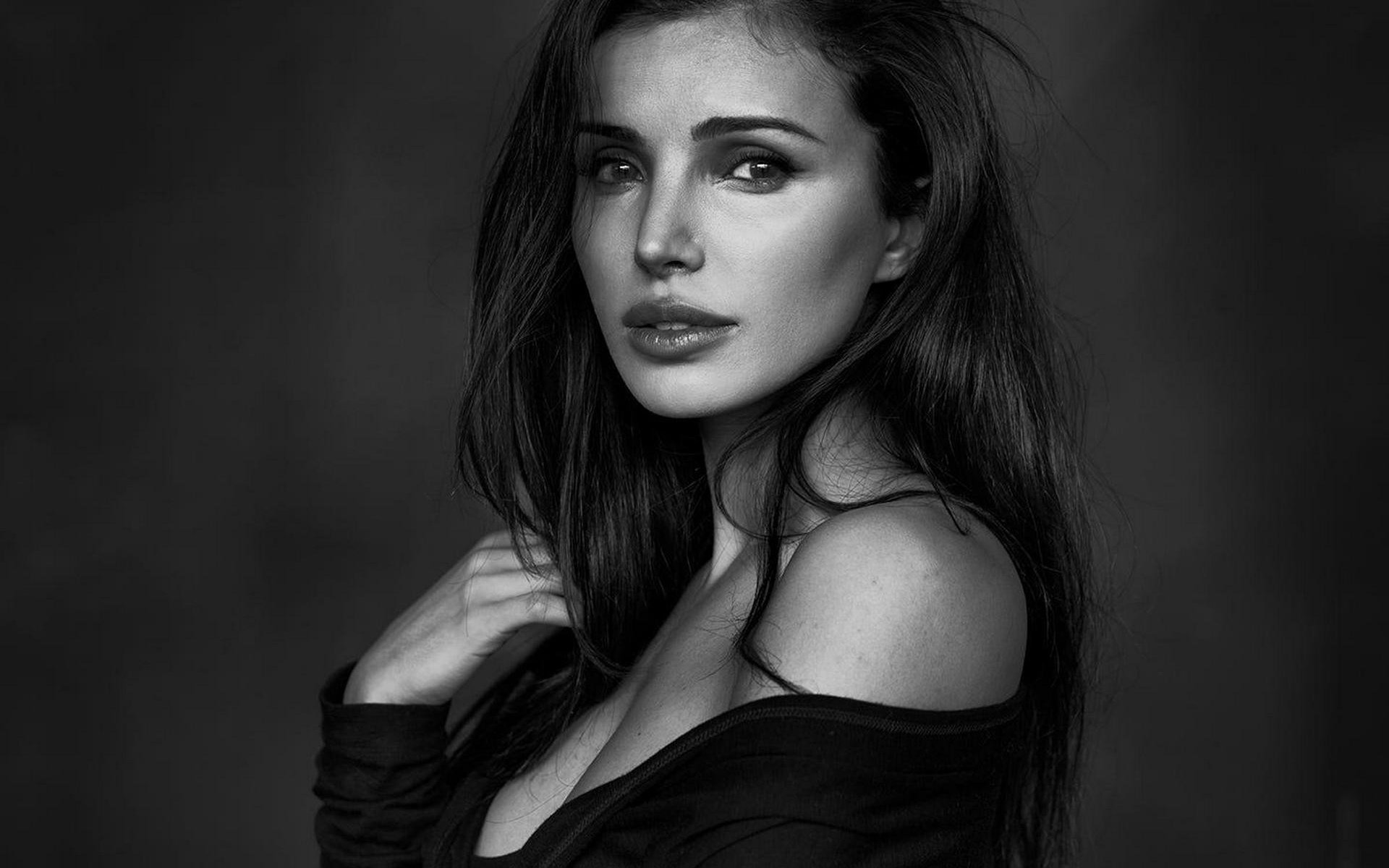 Обои девушка, peter coulson, взгляд, модель, волосы, лицо, декольте, таня, голое плечо, girl, look, model, hair, face, neckline, tanya, bare shoulder разрешение 1920x1439 Загрузить