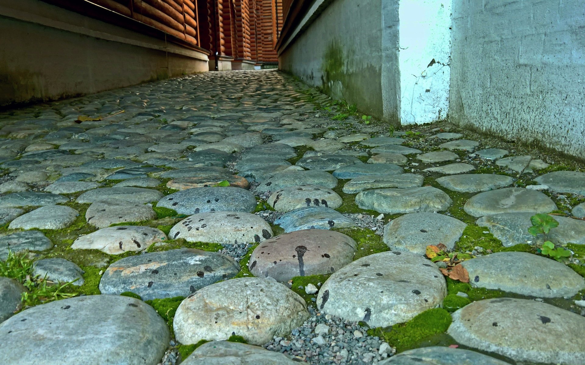 Обои камни, город, улица, мох, архитектура, бревна, история, древна, stones, the city, street, moss, architecture, logs, history, 's ancient разрешение 4756x2677 Загрузить