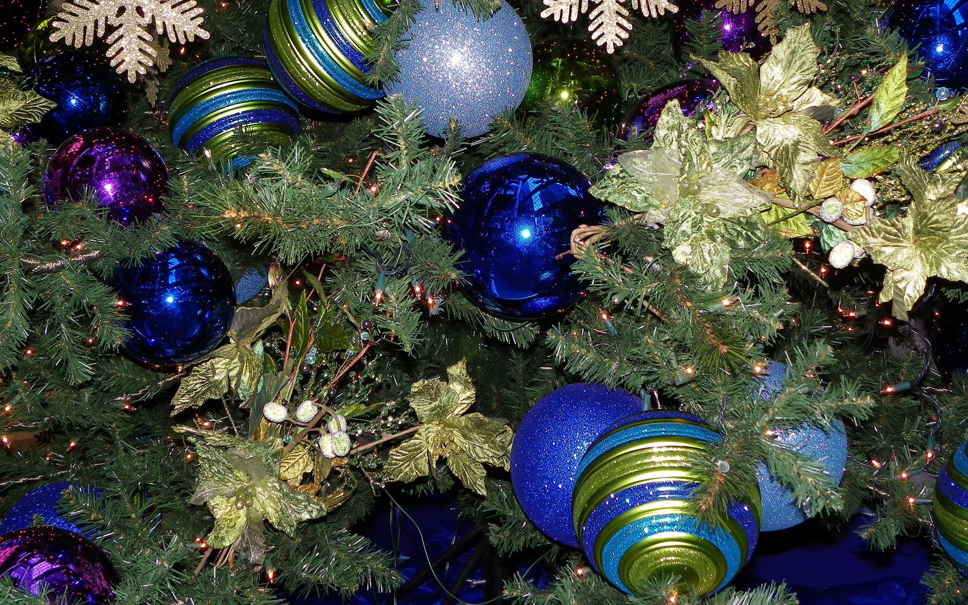 Обои новый год, елка, шары, хвоя, рождество, елочные украшения, new year, tree, balls, needles, christmas, christmas decorations разрешение 3840x2400 Загрузить